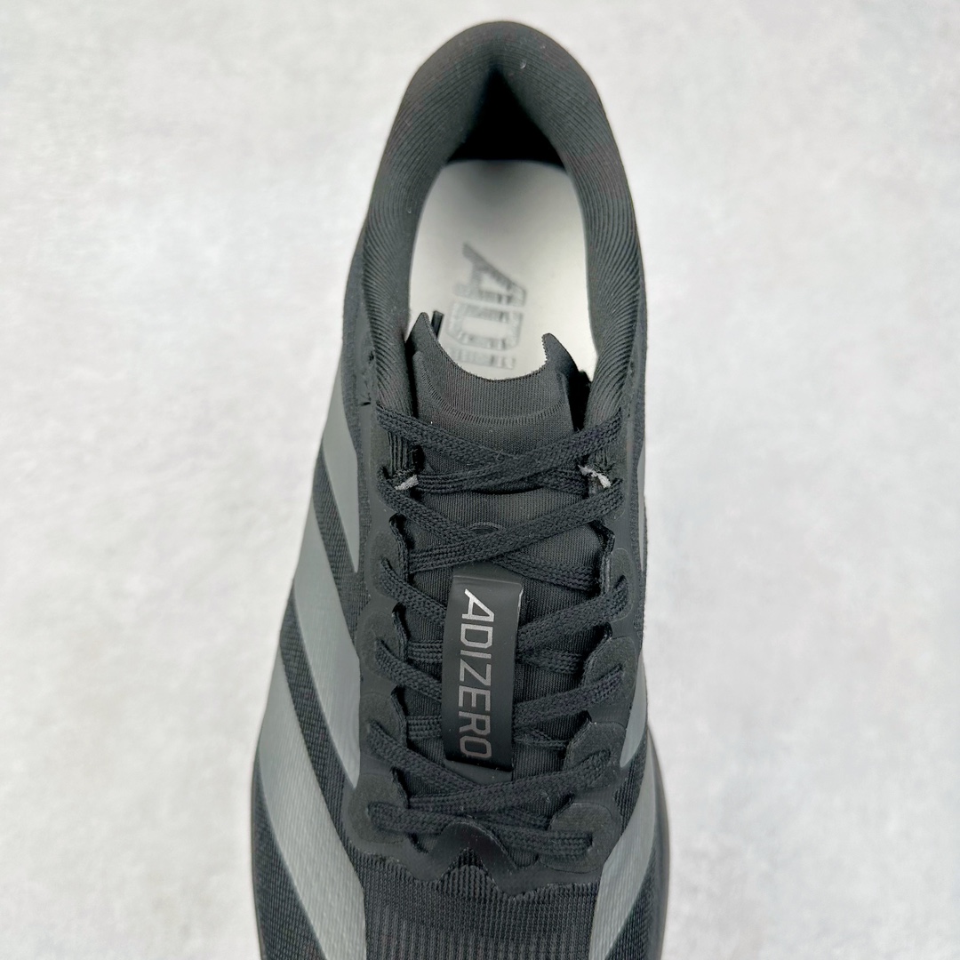 图片[5]-AD Adizero Eva SL M 零度进化版系列低帮轻便透气竞速休闲运动慢跑鞋 JP7147 相信大家对去年 adidas 横空出世的「顶级超跑」adiZero Adios Pro EVO 1 记忆犹新！不仅登顶阿迪史上最轻跑鞋宝座，更在接下来的全球马拉松赛事中，持续书写着惊人成绩，被网友戏称新一代「阿迪神鞋」全网刷屏！极简设计语言与强烈速度感和存在感的鞋侧三线，让人过目不忘，特别种草！其中定位于中长跑训练的 adidas Adizero Evo SL，整体外观造型与 adiZero Adios Pro EVO 1 非常相似。中底配置方面搭载全掌 Lightstrike Pro，鞋面采用透气网面示人，契合日常训练鞋的定位，更加耐用。外底给到了马牌橡胶，及类似上代竞速旗舰 adidas Adizero Adios Pro 3 区域分布。整体看下来无论是外观的鲜明辨识度，还是配置的扎实程度都很顶。尺码：36 36⅔ 37⅓ 38 38⅔ 39⅓ 40 40⅔ 41⅓ 42 42⅔ 43⅓ 44 45-选品中心
