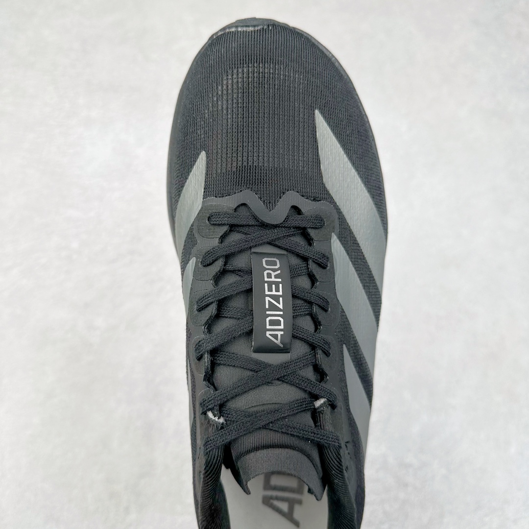 图片[4]-AD Adizero Eva SL M 零度进化版系列低帮轻便透气竞速休闲运动慢跑鞋 JP7147 相信大家对去年 adidas 横空出世的「顶级超跑」adiZero Adios Pro EVO 1 记忆犹新！不仅登顶阿迪史上最轻跑鞋宝座，更在接下来的全球马拉松赛事中，持续书写着惊人成绩，被网友戏称新一代「阿迪神鞋」全网刷屏！极简设计语言与强烈速度感和存在感的鞋侧三线，让人过目不忘，特别种草！其中定位于中长跑训练的 adidas Adizero Evo SL，整体外观造型与 adiZero Adios Pro EVO 1 非常相似。中底配置方面搭载全掌 Lightstrike Pro，鞋面采用透气网面示人，契合日常训练鞋的定位，更加耐用。外底给到了马牌橡胶，及类似上代竞速旗舰 adidas Adizero Adios Pro 3 区域分布。整体看下来无论是外观的鲜明辨识度，还是配置的扎实程度都很顶。尺码：36 36⅔ 37⅓ 38 38⅔ 39⅓ 40 40⅔ 41⅓ 42 42⅔ 43⅓ 44 45-选品中心