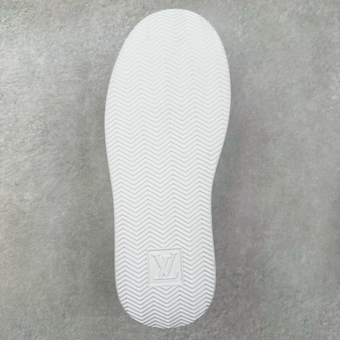 图片[9]-Louis vuitton beverly hills男士经典休闲运动鞋 款式为柔软牛皮革描摹经典 monogram 印花，塑造优雅鞋面。橡胶外底厚实而不失轻盈，其上点缀路易威登标识压纹。加衬内底和科技内衬再度升级舒适体验。意大利进口小牛皮内里高档舒适，原版大底轻盈耐磨！纯手工制作，细节决定品质 路易威登 -高端品质 原单-鞋面：🔝纳帕小牛皮、高周波品牌logo-内里：高弹力帆布布匹，牛皮垫脚-大底：超轻🌲tpu发泡🌲成型大底-超高品控·做工精细：凸显(高端·贵气·档次) 尺码：38-45-选品中心