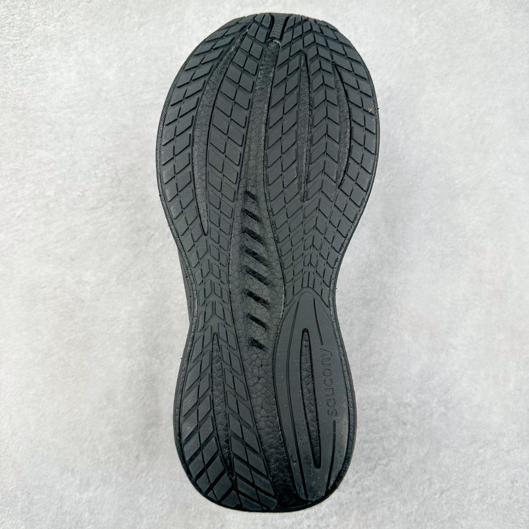 图片[9]-＃SG纯原 Saucony Triumph 22 索康尼胜利22代旗舰级缓震型跑鞋 性能相比前几代再升级：鞋面采用全新升级的工学网设计 贴合脚部更透气 中底部分使用最新的PWRRUN+材质 搭配PWRRUN+鞋垫使中底的大幅加厚 10mm坡差进一步提供缓震、回弹性能 内底则采用了FORMFIT动态适应系统 动态契合脚型 提升包裹性和舒适性 提供更卓越的动态回馈体验 XT-900橡胶大底 可提供良好的抓地力和较强抗磨性能 尺码：35.5 36 36.5 37.5 38 38.5 39 40 40.5 41 42 42.5 43 44 44.5 45-选品中心