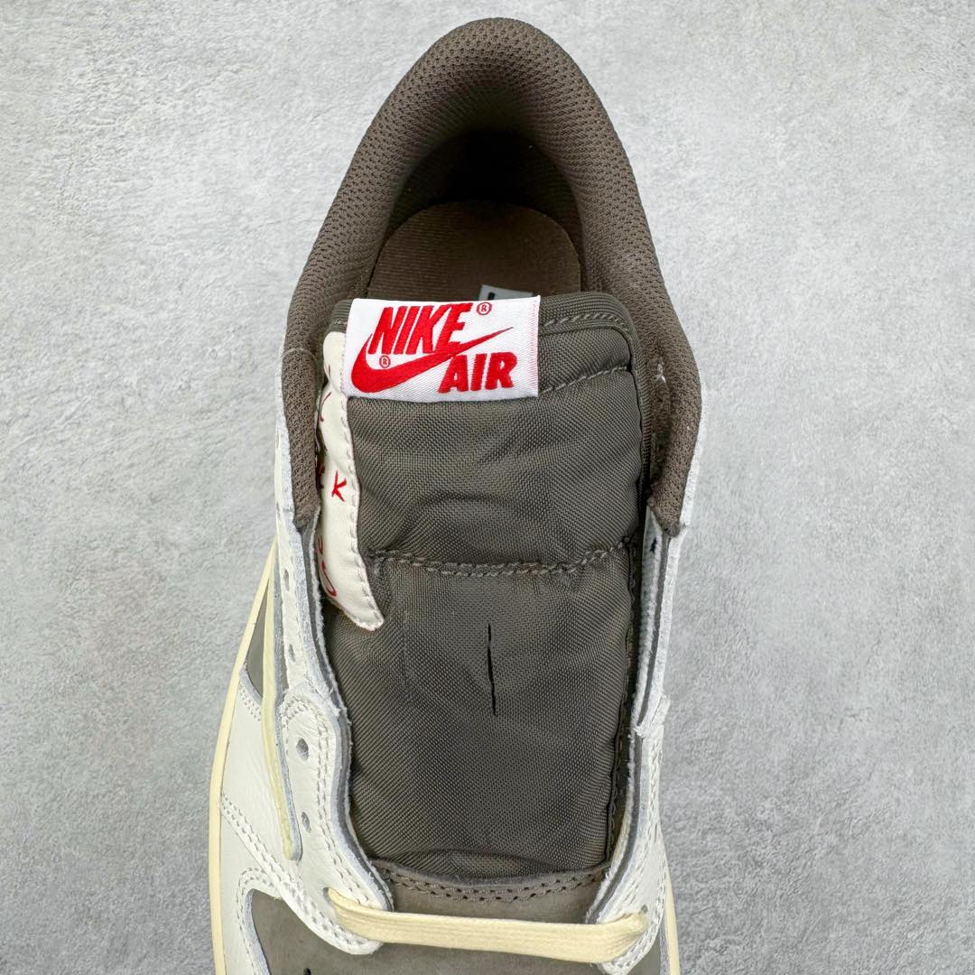 图片[5]-＃XC纯原福利 Travis Scott x Air Jordan AJ1 Low OG SP TS联名倒钩3.0低帮 白棕色 DM7866-162 工厂整单全码套现 清远全套加持 XC原厂全套原楦原纸板冲刀磨具开发 原厂皮料加持 原厂港宝加持定型后跟R度完美 同源原厂电绣 鬼脸飞翼针数密度立体效果一致 百分百一致原鞋 原厂拉帮工艺 针距密度一致 后跟弧度收口自然不对折 极致一眼正品既视感 进口玻璃冲刀皮料裁剪零毛边 全鞋电脑针车工艺 品控清洁度最高QC检验标准 免检产品 原厂订购鞋盒、鞋标、防尘纸、鞋撑、鞋带 追求极致的原厂味道 尺码：36 36.5 37.5 38 38.5 39 40 40.5 41 42 42.5 43 44 44.5 45 46 47.5-选品中心