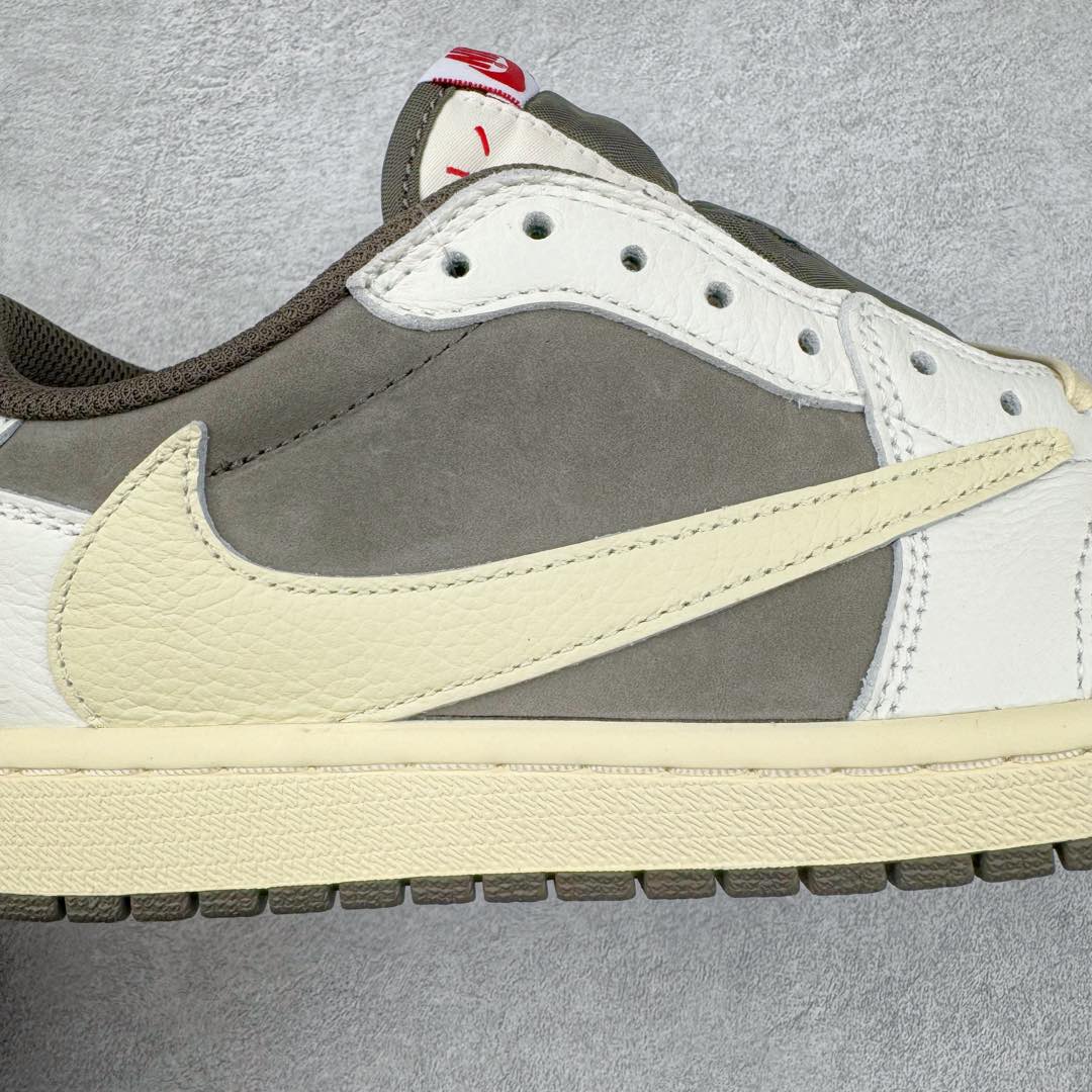 图片[21]-＃XC纯原福利 Travis Scott x Air Jordan AJ1 Low OG SP TS联名倒钩3.0低帮 白棕色 DM7866-162 工厂整单全码套现 清远全套加持 XC原厂全套原楦原纸板冲刀磨具开发 原厂皮料加持 原厂港宝加持定型后跟R度完美 同源原厂电绣 鬼脸飞翼针数密度立体效果一致 百分百一致原鞋 原厂拉帮工艺 针距密度一致 后跟弧度收口自然不对折 极致一眼正品既视感 进口玻璃冲刀皮料裁剪零毛边 全鞋电脑针车工艺 品控清洁度最高QC检验标准 免检产品 原厂订购鞋盒、鞋标、防尘纸、鞋撑、鞋带 追求极致的原厂味道 尺码：36 36.5 37.5 38 38.5 39 40 40.5 41 42 42.5 43 44 44.5 45 46 47.5-选品中心