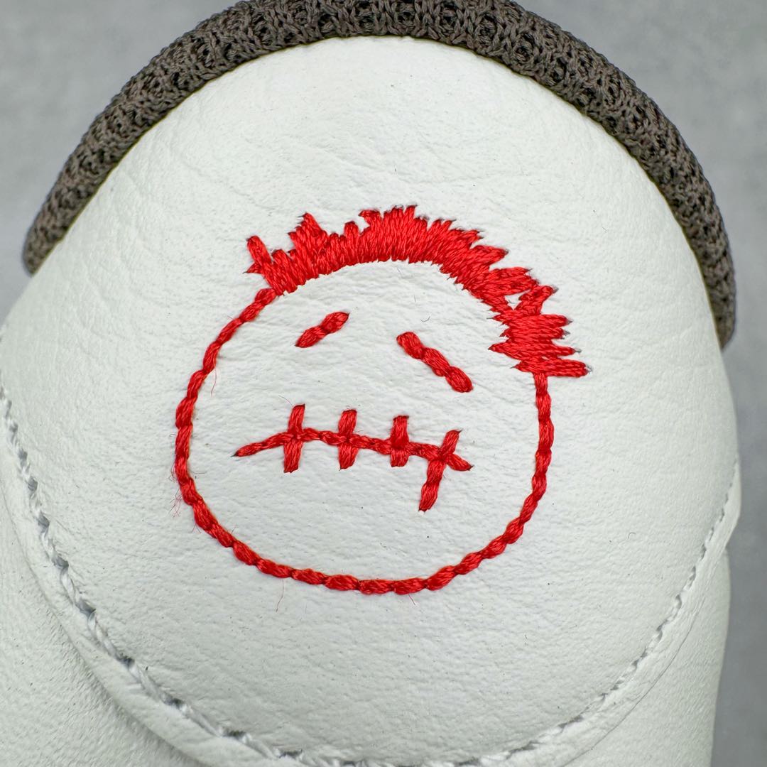 图片[11]-＃XC纯原福利 Travis Scott x Air Jordan AJ1 Low OG SP TS联名倒钩3.0低帮 白棕色 DM7866-162 工厂整单全码套现 清远全套加持 XC原厂全套原楦原纸板冲刀磨具开发 原厂皮料加持 原厂港宝加持定型后跟R度完美 同源原厂电绣 鬼脸飞翼针数密度立体效果一致 百分百一致原鞋 原厂拉帮工艺 针距密度一致 后跟弧度收口自然不对折 极致一眼正品既视感 进口玻璃冲刀皮料裁剪零毛边 全鞋电脑针车工艺 品控清洁度最高QC检验标准 免检产品 原厂订购鞋盒、鞋标、防尘纸、鞋撑、鞋带 追求极致的原厂味道 尺码：36 36.5 37.5 38 38.5 39 40 40.5 41 42 42.5 43 44 44.5 45 46 47.5-选品中心