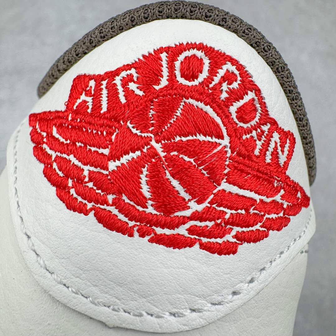 图片[18]-＃XC纯原福利 Travis Scott x Air Jordan AJ1 Low OG SP TS联名倒钩3.0低帮 白棕色 DM7866-162 工厂整单全码套现 清远全套加持 XC原厂全套原楦原纸板冲刀磨具开发 原厂皮料加持 原厂港宝加持定型后跟R度完美 同源原厂电绣 鬼脸飞翼针数密度立体效果一致 百分百一致原鞋 原厂拉帮工艺 针距密度一致 后跟弧度收口自然不对折 极致一眼正品既视感 进口玻璃冲刀皮料裁剪零毛边 全鞋电脑针车工艺 品控清洁度最高QC检验标准 免检产品 原厂订购鞋盒、鞋标、防尘纸、鞋撑、鞋带 追求极致的原厂味道 尺码：36 36.5 37.5 38 38.5 39 40 40.5 41 42 42.5 43 44 44.5 45 46 47.5-选品中心