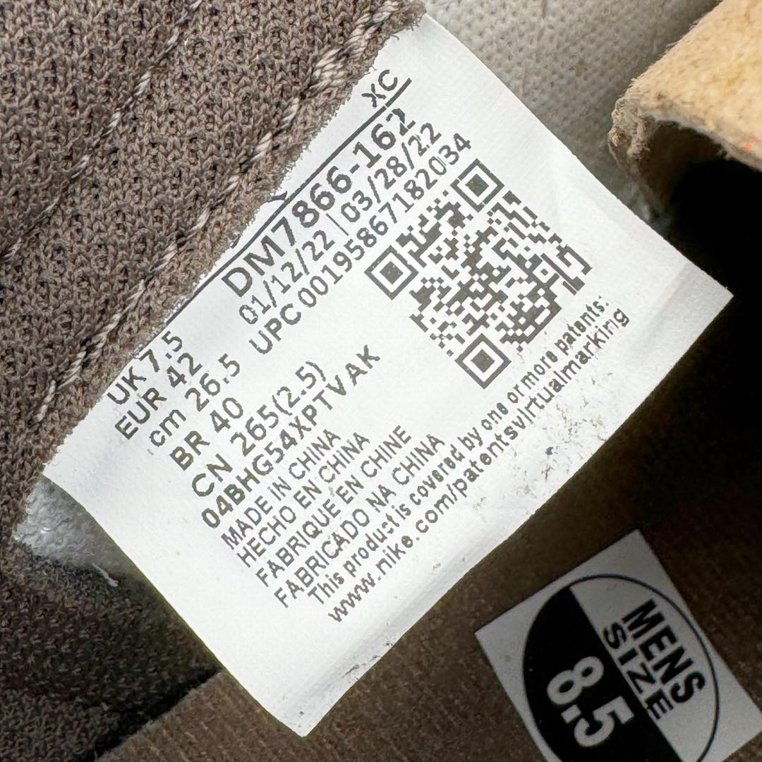 图片[14]-＃XC纯原福利 Travis Scott x Air Jordan AJ1 Low OG SP TS联名倒钩3.0低帮 白棕色 DM7866-162 工厂整单全码套现 清远全套加持 XC原厂全套原楦原纸板冲刀磨具开发 原厂皮料加持 原厂港宝加持定型后跟R度完美 同源原厂电绣 鬼脸飞翼针数密度立体效果一致 百分百一致原鞋 原厂拉帮工艺 针距密度一致 后跟弧度收口自然不对折 极致一眼正品既视感 进口玻璃冲刀皮料裁剪零毛边 全鞋电脑针车工艺 品控清洁度最高QC检验标准 免检产品 原厂订购鞋盒、鞋标、防尘纸、鞋撑、鞋带 追求极致的原厂味道 尺码：36 36.5 37.5 38 38.5 39 40 40.5 41 42 42.5 43 44 44.5 45 46 47.5-选品中心