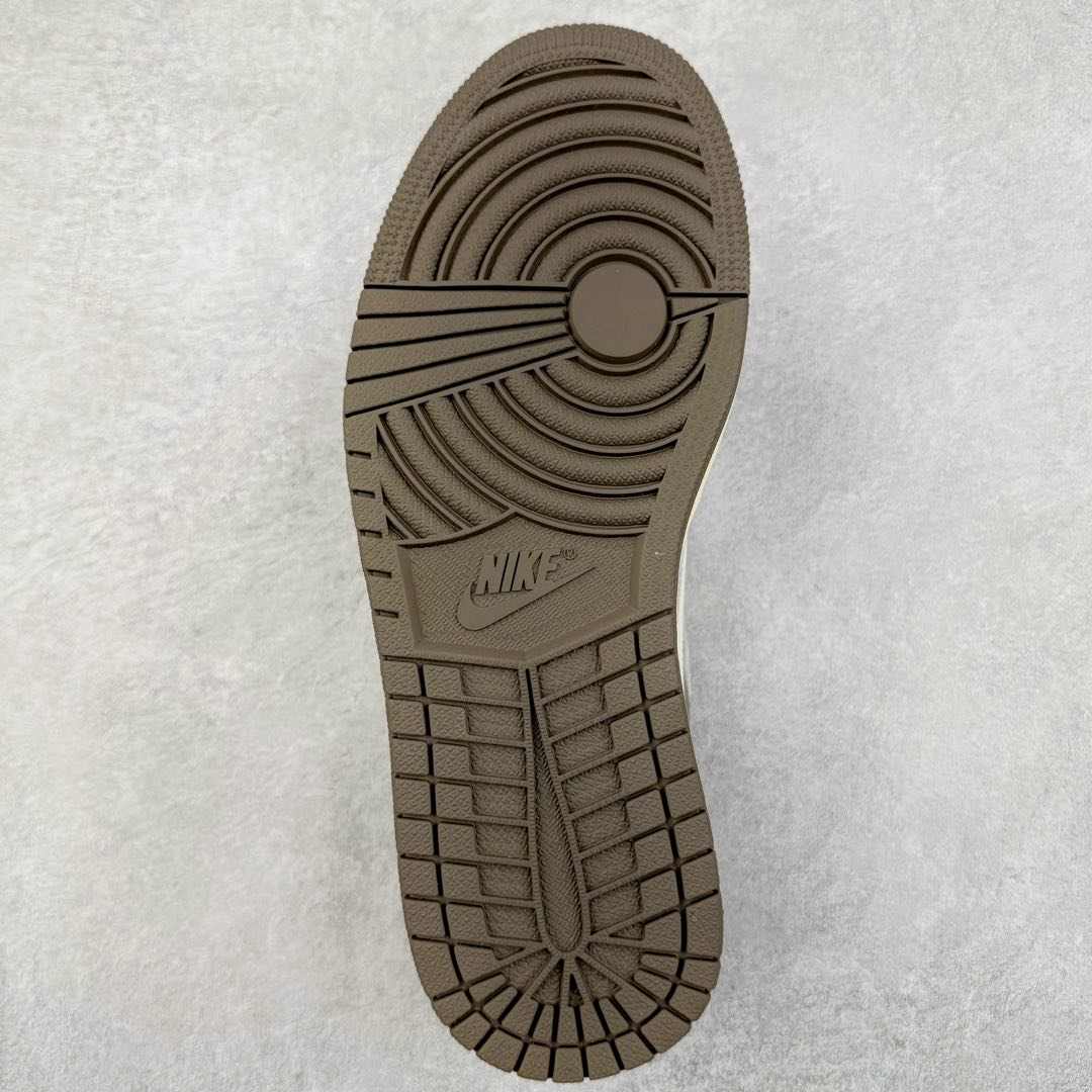 图片[9]-＃XC纯原福利 Travis Scott x Air Jordan AJ1 Low OG SP TS联名倒钩3.0低帮 白棕色 DM7866-162 工厂整单全码套现 清远全套加持 XC原厂全套原楦原纸板冲刀磨具开发 原厂皮料加持 原厂港宝加持定型后跟R度完美 同源原厂电绣 鬼脸飞翼针数密度立体效果一致 百分百一致原鞋 原厂拉帮工艺 针距密度一致 后跟弧度收口自然不对折 极致一眼正品既视感 进口玻璃冲刀皮料裁剪零毛边 全鞋电脑针车工艺 品控清洁度最高QC检验标准 免检产品 原厂订购鞋盒、鞋标、防尘纸、鞋撑、鞋带 追求极致的原厂味道 尺码：36 36.5 37.5 38 38.5 39 40 40.5 41 42 42.5 43 44 44.5 45 46 47.5-选品中心