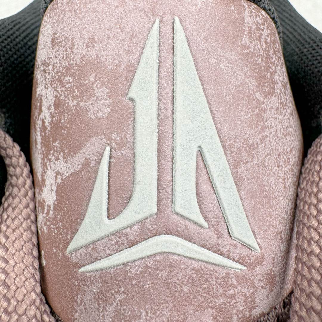 图片[13]-＃灭世 NK Ja 1 莫兰特一代实战篮球鞋 母校名人堂蓝色 IB4007-900 实战属性直接拉满 实战天花板上限再度提升 实战亲测-性能体验吊打国产同价位鞋款 增配前掌ZOOM TURBO➕抗扭片➕后掌马蹄ZOOM气垫（正品仅配置前掌长方形zoom气垫）采用科比4代鞋楦以及龙骨数据打造 小科4实至名归（完美解决正品压脚趾问题）鞋身➕鞋头增配高频补强层 提升鞋头以及脚踝支撑性 鞋垫采用科比4代元年高弹缓震垫材质-磨合一场直接贴合脚型 外底加厚2mm 升级止滑配方 磨合一次 抓地原地起飞 最强莫兰特一代有且只在灭世纯原（支持市场任意货品正面PK）真材实料 肉眼可见 革新升级绝非空穴来风 灭世纯原内外兼修 用态度诠释最强实战货品 缓震配置独家革新 实战属性直接拉满 实战天花板上限再度提升 实战亲测-性能体验吊打国产同价位鞋款 增配前掌ZOOM TURBO➕抗扭片➕后掌马蹄ZOOM气垫（正品仅配置前掌长方形zoom气垫）采用科比4代鞋楦以及龙骨数据打造 小科4实至名归（完美解决正品压脚趾问题）鞋身➕鞋头增配高频补强层 提升鞋头以及脚踝支撑性 鞋垫采用科比4代元年高弹缓震垫材质-磨合一场直接贴合脚型 外底加厚2mm 升级止滑配方 磨合一次 抓地原地起飞 最强莫兰特一代有且只在灭世纯原（支持市场任意货品正面PK）真材实料 肉眼可见 革新升级绝非空穴来风 灭世纯原内外兼修 用态度诠释最强实战货品 尺码：39 40 40.5 41 42 42.5 43 44 44.5 45 46-选品中心