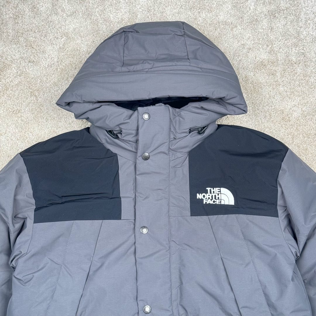 图片[5]-THE NORTH FACE Mountain FW24 Gore-Tex dryvent ULTIMATE 北面山脉系列防水面料刺绣LOGO防风保暖鹅绒连帽含羽绒外套男女同款 The North Face于1966年成立，一直致力于为户外运动员的每一次严酷探索提供专业装备。作为全球户外运动领导品牌，The NorthFace以经过专业运动员测试、适应各类户外需求的产品助力探索者不断超越自我，激发人类潜能。The North Face象征着众多山脉中更冷、更值得挑战的北坡。品牌标志则来自Half Dome，一座位于美国加州Yosemite NationalPark（优胜美地国家公园）里的山峰，中文名字取为「北面」，象征着不畏惧的户外探索精神。1997年，The North Face采用全新的宣传标语「Never Stop Exploring探索永不停止」，体现品牌的探索精神，成为品牌的座右铭。尺码：XS S M L XL 2XL-选品中心