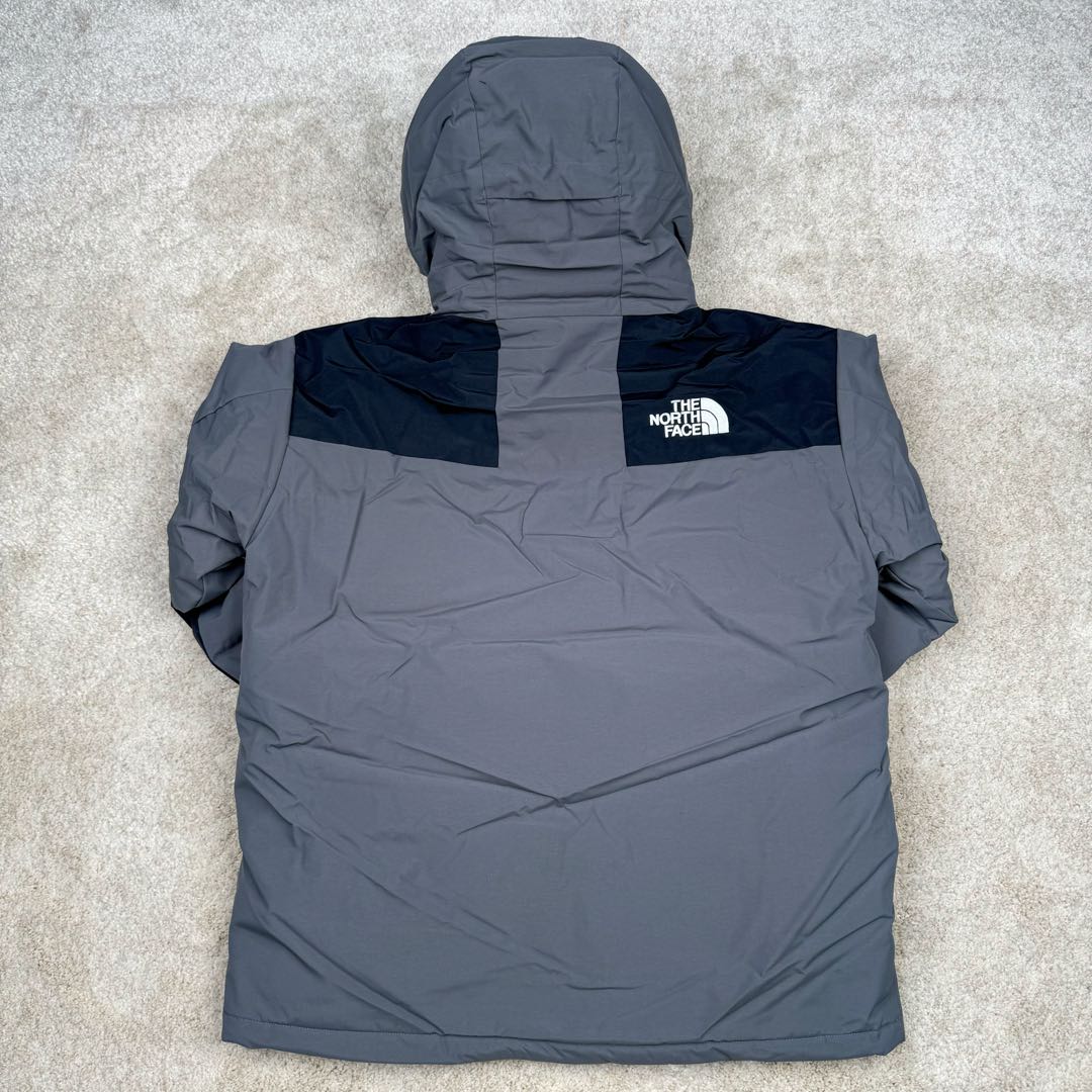 图片[3]-THE NORTH FACE Mountain FW24 Gore-Tex dryvent ULTIMATE 北面山脉系列防水面料刺绣LOGO防风保暖鹅绒连帽含羽绒外套男女同款 The North Face于1966年成立，一直致力于为户外运动员的每一次严酷探索提供专业装备。作为全球户外运动领导品牌，The NorthFace以经过专业运动员测试、适应各类户外需求的产品助力探索者不断超越自我，激发人类潜能。The North Face象征着众多山脉中更冷、更值得挑战的北坡。品牌标志则来自Half Dome，一座位于美国加州Yosemite NationalPark（优胜美地国家公园）里的山峰，中文名字取为「北面」，象征着不畏惧的户外探索精神。1997年，The North Face采用全新的宣传标语「Never Stop Exploring探索永不停止」，体现品牌的探索精神，成为品牌的座右铭。尺码：XS S M L XL 2XL-选品中心