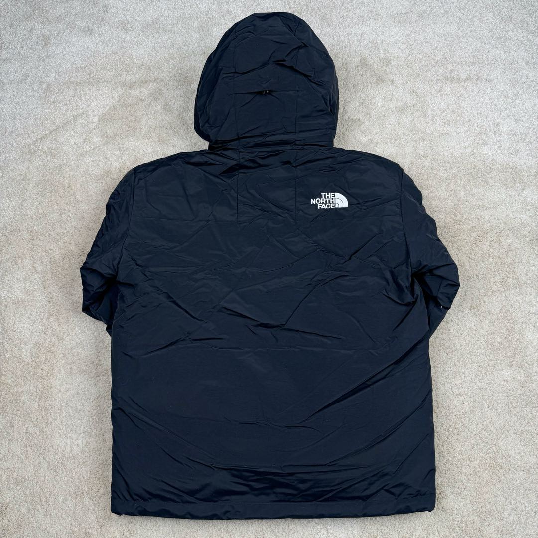 图片[2]-THE NORTH FACE Mountain FW24 Gore-Tex dryvent ULTIMATE 北面山脉系列防水面料刺绣LOGO防风保暖鹅绒连帽含羽绒外套男女同款 The North Face于1966年成立，一直致力于为户外运动员的每一次严酷探索提供专业装备。作为全球户外运动领导品牌，The NorthFace以经过专业运动员测试、适应各类户外需求的产品助力探索者不断超越自我，激发人类潜能。The North Face象征着众多山脉中更冷、更值得挑战的北坡。品牌标志则来自Half Dome，一座位于美国加州Yosemite NationalPark（优胜美地国家公园）里的山峰，中文名字取为「北面」，象征着不畏惧的户外探索精神。1997年，The North Face采用全新的宣传标语「Never Stop Exploring探索永不停止」，体现品牌的探索精神，成为品牌的座右铭。尺码：XS S M L XL 2XL-选品中心