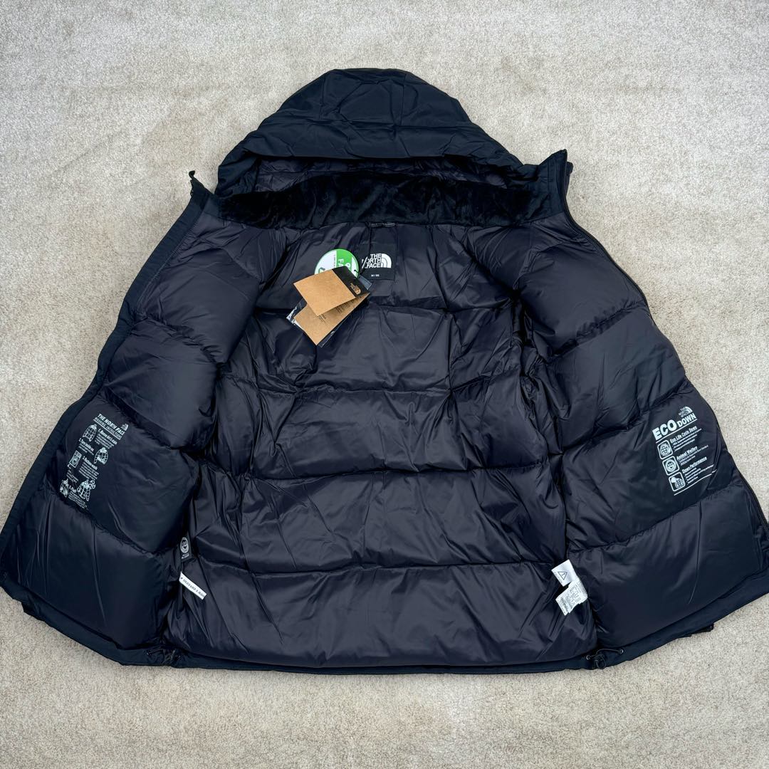 图片[3]-THE NORTH FACE Mountain FW24 Gore-Tex dryvent ULTIMATE 北面山脉系列防水面料刺绣LOGO防风保暖鹅绒连帽含羽绒外套男女同款 The North Face于1966年成立，一直致力于为户外运动员的每一次严酷探索提供专业装备。作为全球户外运动领导品牌，The NorthFace以经过专业运动员测试、适应各类户外需求的产品助力探索者不断超越自我，激发人类潜能。The North Face象征着众多山脉中更冷、更值得挑战的北坡。品牌标志则来自Half Dome，一座位于美国加州Yosemite NationalPark（优胜美地国家公园）里的山峰，中文名字取为「北面」，象征着不畏惧的户外探索精神。1997年，The North Face采用全新的宣传标语「Never Stop Exploring探索永不停止」，体现品牌的探索精神，成为品牌的座右铭。尺码：XS S M L XL 2XL-选品中心