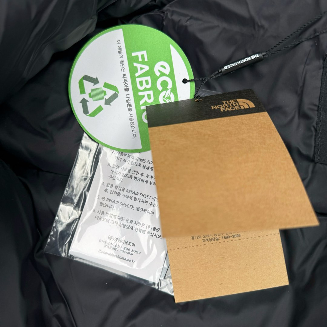 图片[12]-THE NORTH FACE Mountain FW24 Gore-Tex dryvent ULTIMATE 北面山脉系列防水面料刺绣LOGO防风保暖鹅绒连帽含羽绒外套男女同款 The North Face于1966年成立，一直致力于为户外运动员的每一次严酷探索提供专业装备。作为全球户外运动领导品牌，The NorthFace以经过专业运动员测试、适应各类户外需求的产品助力探索者不断超越自我，激发人类潜能。The North Face象征着众多山脉中更冷、更值得挑战的北坡。品牌标志则来自Half Dome，一座位于美国加州Yosemite NationalPark（优胜美地国家公园）里的山峰，中文名字取为「北面」，象征着不畏惧的户外探索精神。1997年，The North Face采用全新的宣传标语「Never Stop Exploring探索永不停止」，体现品牌的探索精神，成为品牌的座右铭。尺码：XS S M L XL 2XL-选品中心