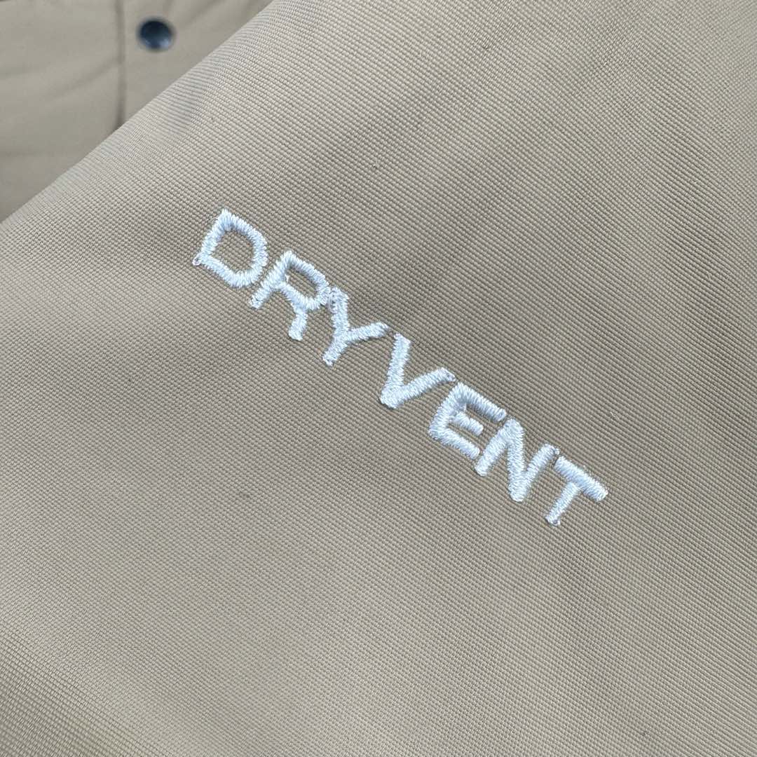 图片[10]-THE NORTH FACE Mountain FW24 Gore-Tex dryvent ULTIMATE 北面山脉系列防水面料刺绣LOGO防风保暖鹅绒连帽含羽绒外套男女同款 The North Face于1966年成立，一直致力于为户外运动员的每一次严酷探索提供专业装备。作为全球户外运动领导品牌，The NorthFace以经过专业运动员测试、适应各类户外需求的产品助力探索者不断超越自我，激发人类潜能。The North Face象征着众多山脉中更冷、更值得挑战的北坡。品牌标志则来自Half Dome，一座位于美国加州Yosemite NationalPark（优胜美地国家公园）里的山峰，中文名字取为「北面」，象征着不畏惧的户外探索精神。1997年，The North Face采用全新的宣传标语「Never Stop Exploring探索永不停止」，体现品牌的探索精神，成为品牌的座右铭。尺码：XS S M L XL 2XL-选品中心