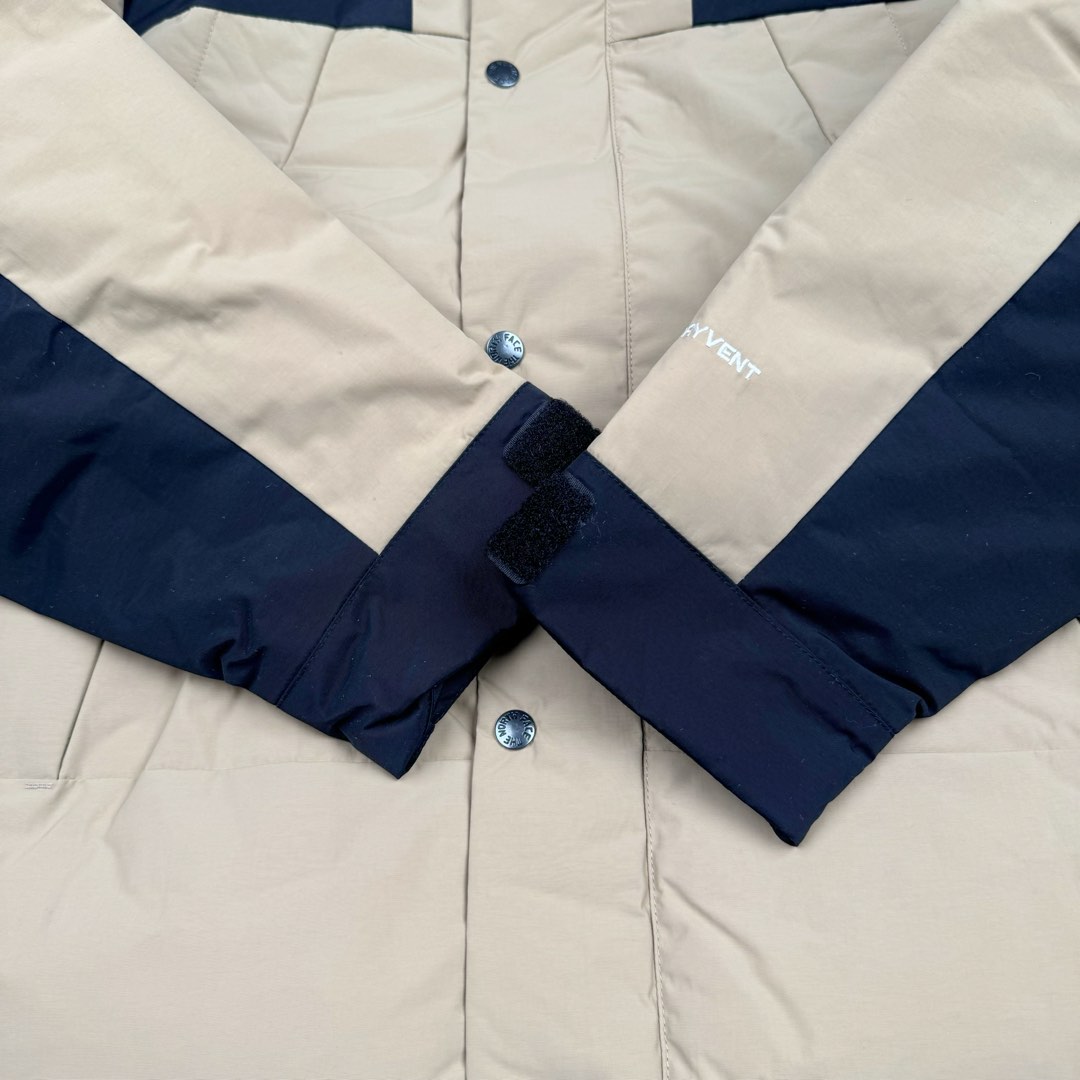 图片[8]-THE NORTH FACE Mountain FW24 Gore-Tex dryvent ULTIMATE 北面山脉系列防水面料刺绣LOGO防风保暖鹅绒连帽含羽绒外套男女同款 The North Face于1966年成立，一直致力于为户外运动员的每一次严酷探索提供专业装备。作为全球户外运动领导品牌，The NorthFace以经过专业运动员测试、适应各类户外需求的产品助力探索者不断超越自我，激发人类潜能。The North Face象征着众多山脉中更冷、更值得挑战的北坡。品牌标志则来自Half Dome，一座位于美国加州Yosemite NationalPark（优胜美地国家公园）里的山峰，中文名字取为「北面」，象征着不畏惧的户外探索精神。1997年，The North Face采用全新的宣传标语「Never Stop Exploring探索永不停止」，体现品牌的探索精神，成为品牌的座右铭。尺码：XS S M L XL 2XL-选品中心