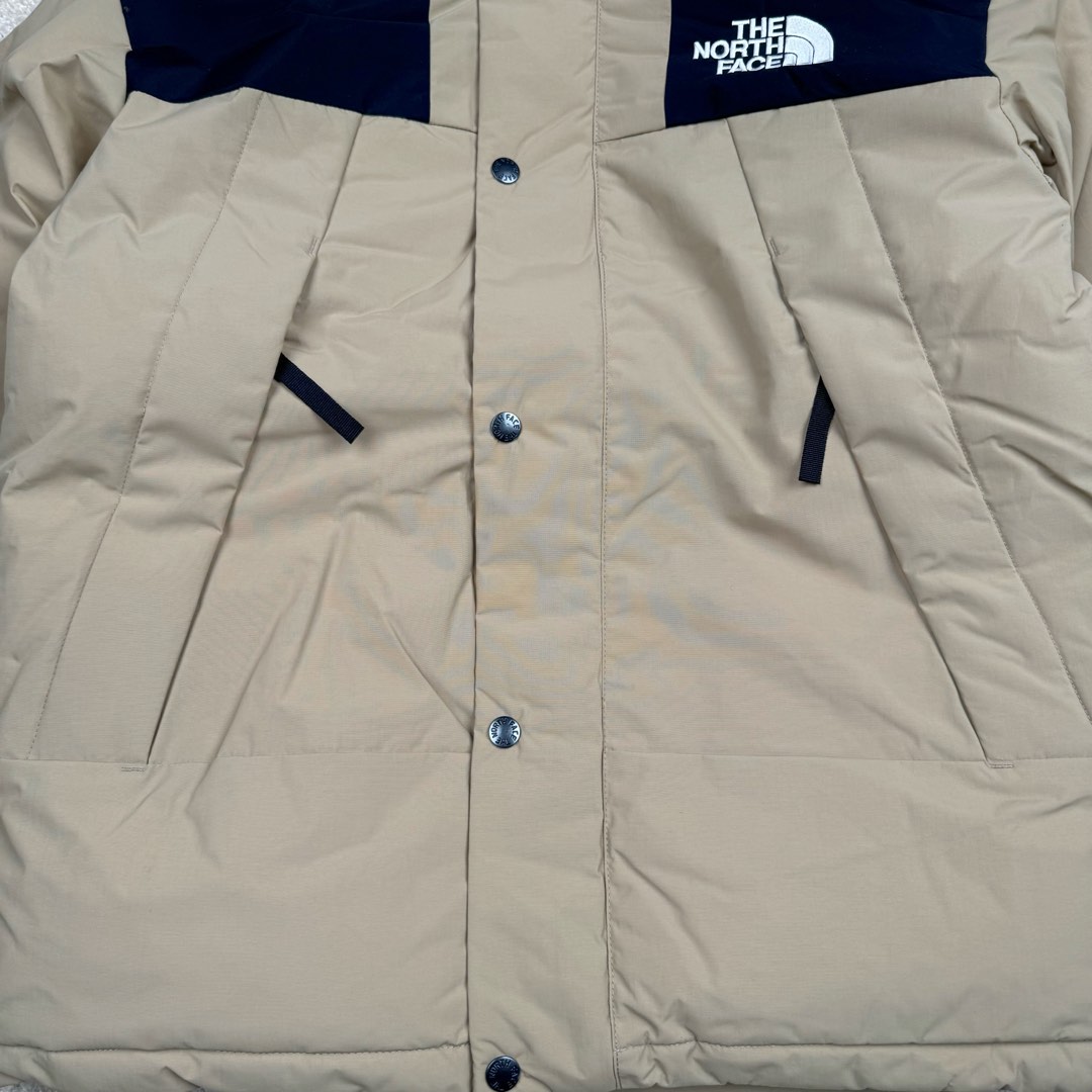 图片[7]-THE NORTH FACE Mountain FW24 Gore-Tex dryvent ULTIMATE 北面山脉系列防水面料刺绣LOGO防风保暖鹅绒连帽含羽绒外套男女同款 The North Face于1966年成立，一直致力于为户外运动员的每一次严酷探索提供专业装备。作为全球户外运动领导品牌，The NorthFace以经过专业运动员测试、适应各类户外需求的产品助力探索者不断超越自我，激发人类潜能。The North Face象征着众多山脉中更冷、更值得挑战的北坡。品牌标志则来自Half Dome，一座位于美国加州Yosemite NationalPark（优胜美地国家公园）里的山峰，中文名字取为「北面」，象征着不畏惧的户外探索精神。1997年，The North Face采用全新的宣传标语「Never Stop Exploring探索永不停止」，体现品牌的探索精神，成为品牌的座右铭。尺码：XS S M L XL 2XL-选品中心