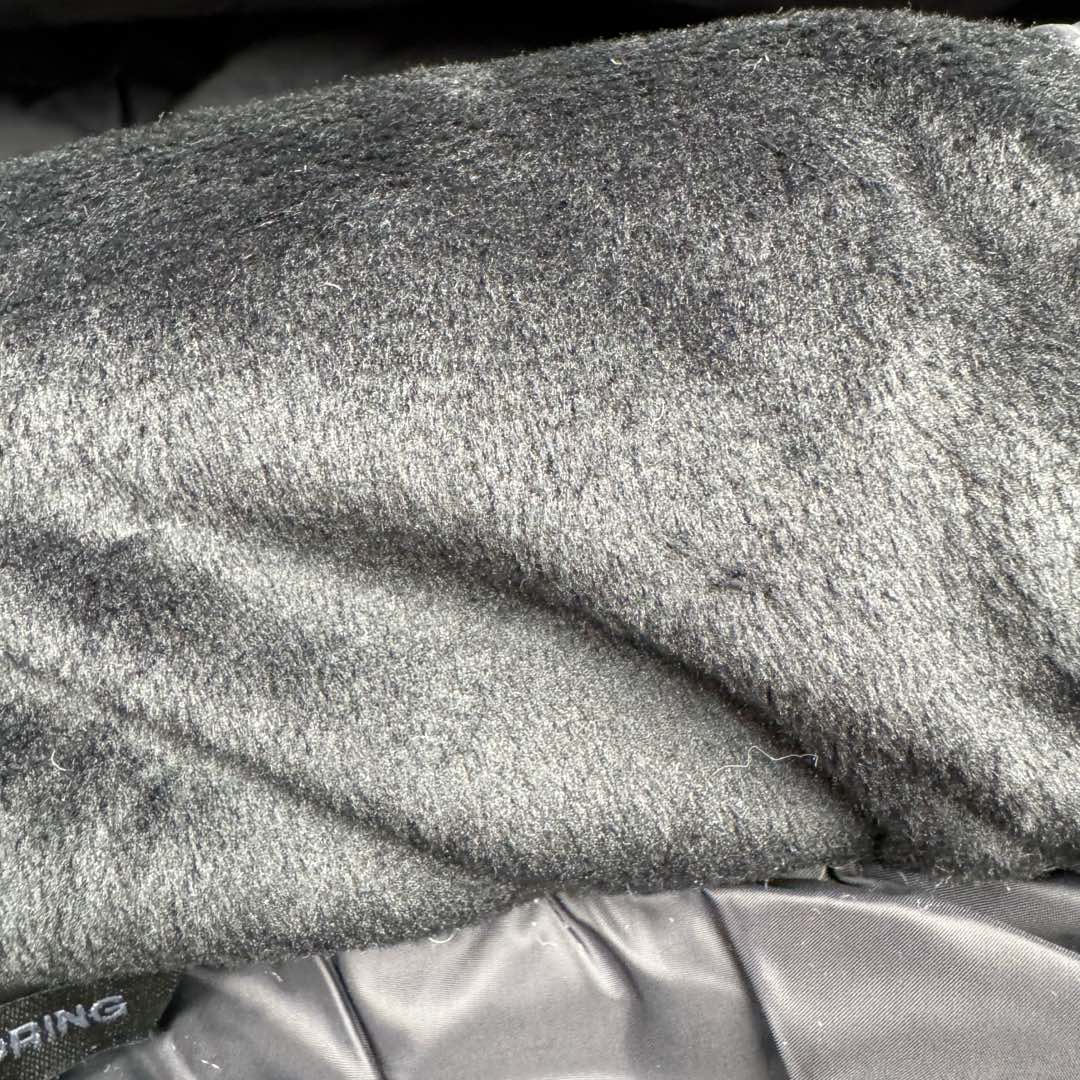 图片[13]-THE NORTH FACE Mountain FW24 Gore-Tex dryvent ULTIMATE 北面山脉系列防水面料刺绣LOGO防风保暖鹅绒连帽含羽绒外套男女同款 The North Face于1966年成立，一直致力于为户外运动员的每一次严酷探索提供专业装备。作为全球户外运动领导品牌，The NorthFace以经过专业运动员测试、适应各类户外需求的产品助力探索者不断超越自我，激发人类潜能。The North Face象征着众多山脉中更冷、更值得挑战的北坡。品牌标志则来自Half Dome，一座位于美国加州Yosemite NationalPark（优胜美地国家公园）里的山峰，中文名字取为「北面」，象征着不畏惧的户外探索精神。1997年，The North Face采用全新的宣传标语「Never Stop Exploring探索永不停止」，体现品牌的探索精神，成为品牌的座右铭。尺码：XS S M L XL 2XL-选品中心