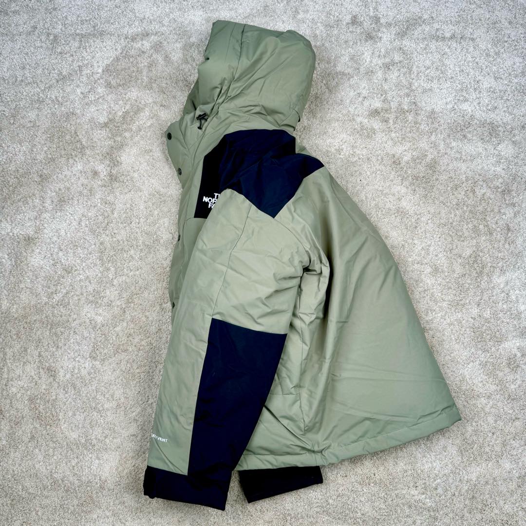 图片[4]-THE NORTH FACE Mountain FW24 Gore-Tex dryvent ULTIMATE 北面山脉系列防水面料刺绣LOGO防风保暖鹅绒连帽含羽绒外套男女同款 The North Face于1966年成立，一直致力于为户外运动员的每一次严酷探索提供专业装备。作为全球户外运动领导品牌，The NorthFace以经过专业运动员测试、适应各类户外需求的产品助力探索者不断超越自我，激发人类潜能。The North Face象征着众多山脉中更冷、更值得挑战的北坡。品牌标志则来自Half Dome，一座位于美国加州Yosemite NationalPark（优胜美地国家公园）里的山峰，中文名字取为「北面」，象征着不畏惧的户外探索精神。1997年，The North Face采用全新的宣传标语「Never Stop Exploring探索永不停止」，体现品牌的探索精神，成为品牌的座右铭。尺码：XS S M L XL 2XL-选品中心