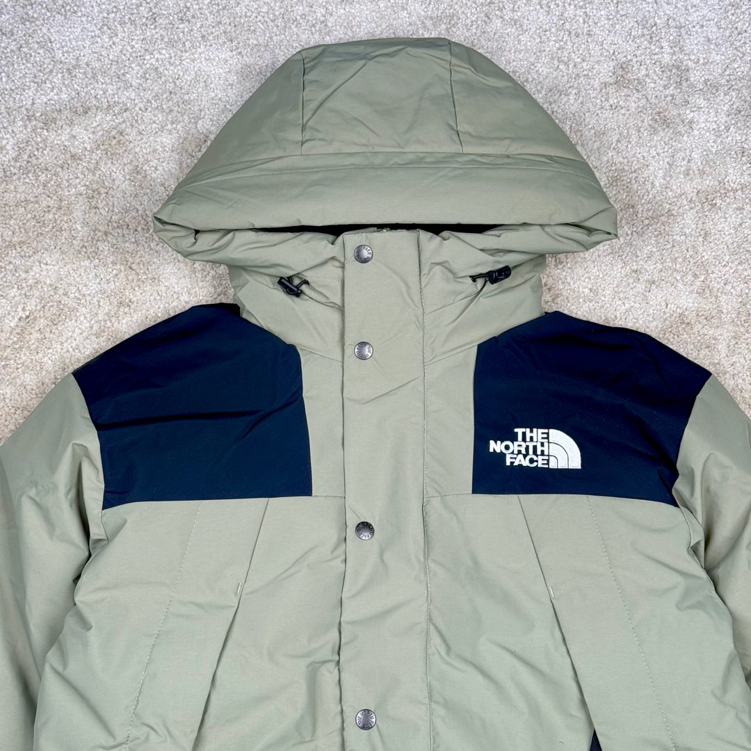 图片[6]-THE NORTH FACE Mountain FW24 Gore-Tex dryvent ULTIMATE 北面山脉系列防水面料刺绣LOGO防风保暖鹅绒连帽含羽绒外套男女同款 The North Face于1966年成立，一直致力于为户外运动员的每一次严酷探索提供专业装备。作为全球户外运动领导品牌，The NorthFace以经过专业运动员测试、适应各类户外需求的产品助力探索者不断超越自我，激发人类潜能。The North Face象征着众多山脉中更冷、更值得挑战的北坡。品牌标志则来自Half Dome，一座位于美国加州Yosemite NationalPark（优胜美地国家公园）里的山峰，中文名字取为「北面」，象征着不畏惧的户外探索精神。1997年，The North Face采用全新的宣传标语「Never Stop Exploring探索永不停止」，体现品牌的探索精神，成为品牌的座右铭。尺码：XS S M L XL 2XL-选品中心