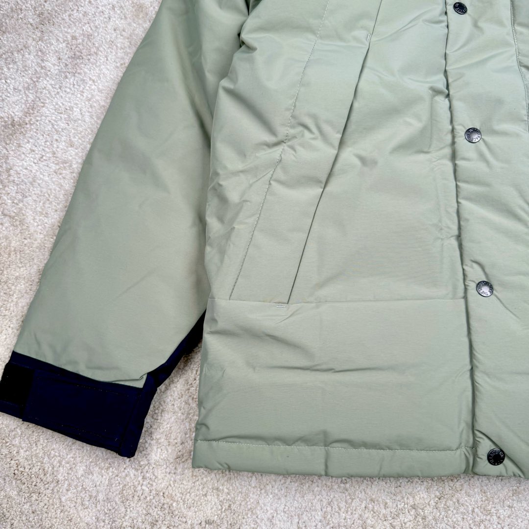 图片[7]-THE NORTH FACE Mountain FW24 Gore-Tex dryvent ULTIMATE 北面山脉系列防水面料刺绣LOGO防风保暖鹅绒连帽含羽绒外套男女同款 The North Face于1966年成立，一直致力于为户外运动员的每一次严酷探索提供专业装备。作为全球户外运动领导品牌，The NorthFace以经过专业运动员测试、适应各类户外需求的产品助力探索者不断超越自我，激发人类潜能。The North Face象征着众多山脉中更冷、更值得挑战的北坡。品牌标志则来自Half Dome，一座位于美国加州Yosemite NationalPark（优胜美地国家公园）里的山峰，中文名字取为「北面」，象征着不畏惧的户外探索精神。1997年，The North Face采用全新的宣传标语「Never Stop Exploring探索永不停止」，体现品牌的探索精神，成为品牌的座右铭。尺码：XS S M L XL 2XL-选品中心