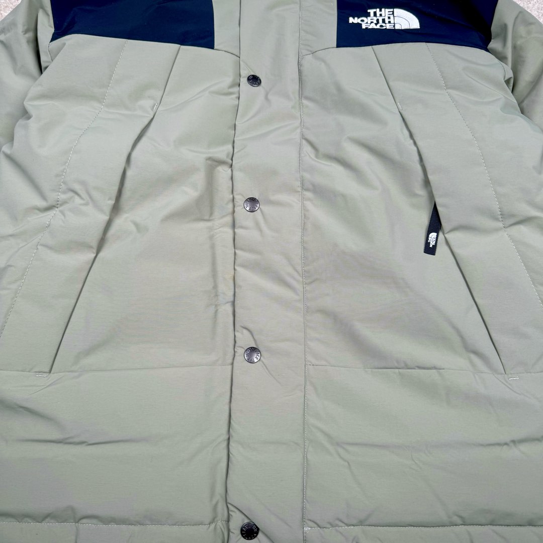 图片[8]-THE NORTH FACE Mountain FW24 Gore-Tex dryvent ULTIMATE 北面山脉系列防水面料刺绣LOGO防风保暖鹅绒连帽含羽绒外套男女同款 The North Face于1966年成立，一直致力于为户外运动员的每一次严酷探索提供专业装备。作为全球户外运动领导品牌，The NorthFace以经过专业运动员测试、适应各类户外需求的产品助力探索者不断超越自我，激发人类潜能。The North Face象征着众多山脉中更冷、更值得挑战的北坡。品牌标志则来自Half Dome，一座位于美国加州Yosemite NationalPark（优胜美地国家公园）里的山峰，中文名字取为「北面」，象征着不畏惧的户外探索精神。1997年，The North Face采用全新的宣传标语「Never Stop Exploring探索永不停止」，体现品牌的探索精神，成为品牌的座右铭。尺码：XS S M L XL 2XL-选品中心