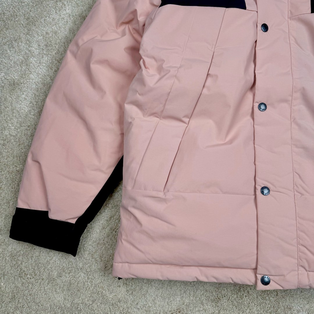 图片[6]-THE NORTH FACE Mountain FW24 Gore-Tex dryvent ULTIMATE 北面山脉系列防水面料刺绣LOGO防风保暖鹅绒连帽含羽绒外套男女同款 The North Face于1966年成立，一直致力于为户外运动员的每一次严酷探索提供专业装备。作为全球户外运动领导品牌，The NorthFace以经过专业运动员测试、适应各类户外需求的产品助力探索者不断超越自我，激发人类潜能。The North Face象征着众多山脉中更冷、更值得挑战的北坡。品牌标志则来自Half Dome，一座位于美国加州Yosemite NationalPark（优胜美地国家公园）里的山峰，中文名字取为「北面」，象征着不畏惧的户外探索精神。1997年，The North Face采用全新的宣传标语「Never Stop Exploring探索永不停止」，体现品牌的探索精神，成为品牌的座右铭。尺码：XS S M L XL 2XL-选品中心