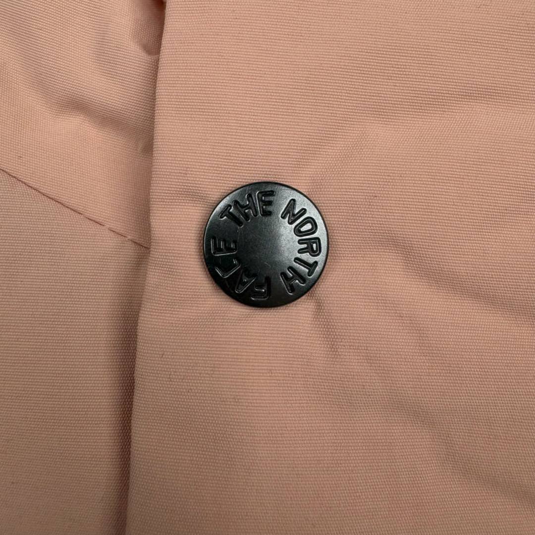 图片[11]-THE NORTH FACE Mountain FW24 Gore-Tex dryvent ULTIMATE 北面山脉系列防水面料刺绣LOGO防风保暖鹅绒连帽含羽绒外套男女同款 The North Face于1966年成立，一直致力于为户外运动员的每一次严酷探索提供专业装备。作为全球户外运动领导品牌，The NorthFace以经过专业运动员测试、适应各类户外需求的产品助力探索者不断超越自我，激发人类潜能。The North Face象征着众多山脉中更冷、更值得挑战的北坡。品牌标志则来自Half Dome，一座位于美国加州Yosemite NationalPark（优胜美地国家公园）里的山峰，中文名字取为「北面」，象征着不畏惧的户外探索精神。1997年，The North Face采用全新的宣传标语「Never Stop Exploring探索永不停止」，体现品牌的探索精神，成为品牌的座右铭。尺码：XS S M L XL 2XL-选品中心