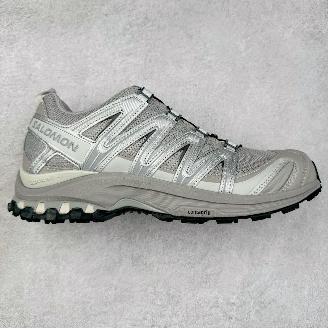 ＃X版福利特价 Salomon XA PRO 3D ADV 萨洛蒙户外越野跑鞋 鞋面采用SENSIFIT贴合技术 全方位贴合包裹脚型 鞋跟部鞋底牵引设计 提供强大的抓地性能 更适应野外崎岖不平的道路 其3D ADVANCED CHASSIS底盘 材料轻量大化 钉齿设计更具稳定性、防护性 鞋底易磨损区运用CONTAGRIP高耐磨材料 应对城市硬质路面长距离跑考验 尺码：36 36.5 37.5 38 38.5 39 40 40.5 41 42 42.5 43 44 44.5 45-选品中心