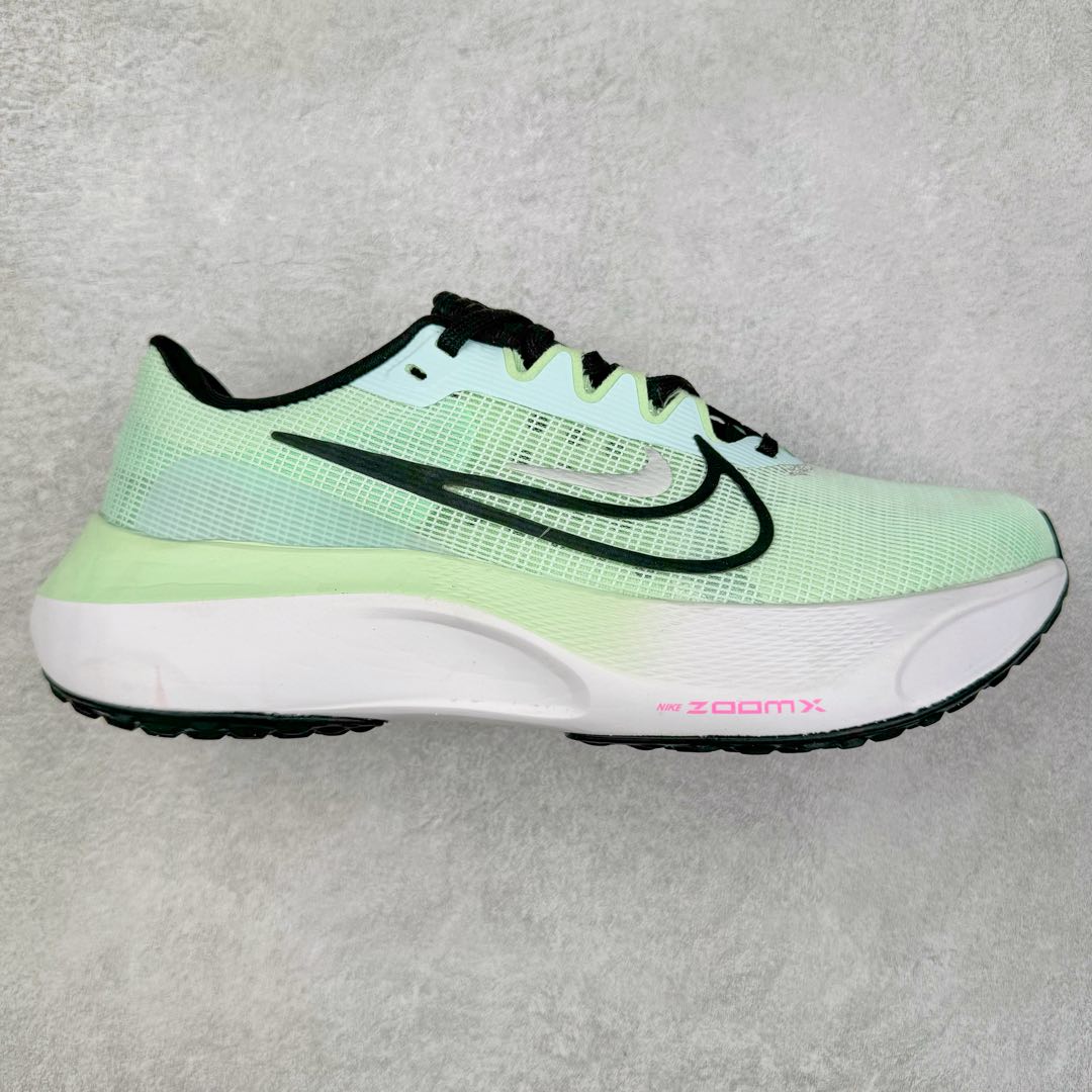 ＃特价福利 NK Zoom Fly 5 飞行5代马拉松系列低帮透气休闲运动慢跑鞋 NK旗下跑鞋阵容持续迎来新成员 今回正式登场的鞋型为 Zoom Fly 5 全鞋大量采用回收材料制成 鞋面搭载创新 Flyknit 技术打造的编织网眼 同时考量了舒适、性能与可持续性 采用大型 ZoomX 中底与 Swoosh 徽标注入等变化 鞋侧还有「Push Limits + Break Barriers」字样叙述 尺码：36 36.5 37.5 38 38.5 39 40 40.5 41 42 42.5 43 44 44.5 45-选品中心