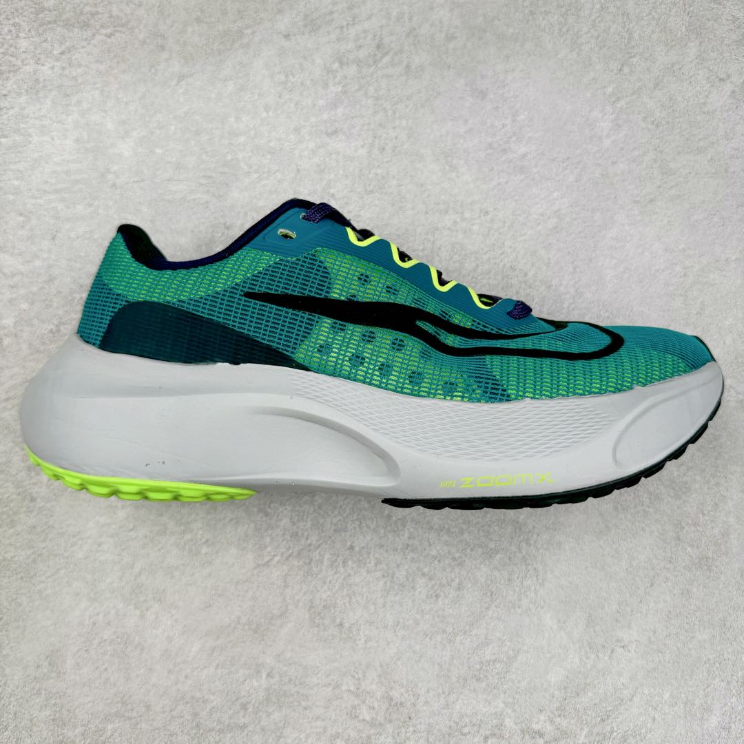 ＃特价福利 NK Zoom Fly 5 飞行5代马拉松系列低帮透气休闲运动慢跑鞋 NK旗下跑鞋阵容持续迎来新成员 今回正式登场的鞋型为 Zoom Fly 5 全鞋大量采用回收材料制成 鞋面搭载创新 Flyknit 技术打造的编织网眼 同时考量了舒适、性能与可持续性 采用大型 ZoomX 中底与 Swoosh 徽标注入等变化 鞋侧还有「Push Limits + Break Barriers」字样叙述 尺码：36 36.5 37.5 38 38.5 39 40 40.5 41 42 42.5 43 44 44.5 45-选品中心