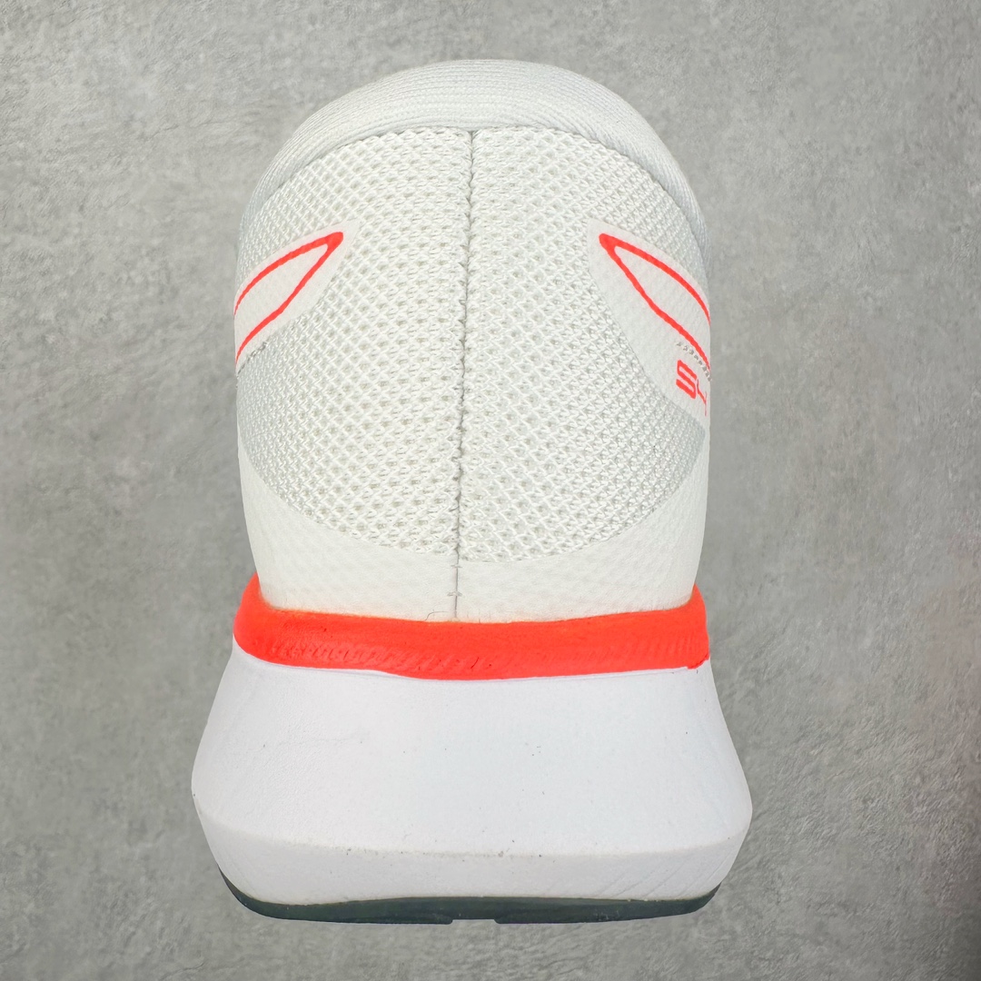 图片[8]-Asics S4 亚瑟士防滑耐磨低帮跑步鞋 ASICS（亚瑟士）是日本实业家鬼冢喜八郎创立的跑鞋运动品牌，名字想法源自著名的拉丁谚语“AnimaSana In Corpore Sano”为“健全的精神寓于强健的体魄”。正如其名字的含义，ASICS亚瑟士一直坚信保持身体的健康与活力是打造健康快乐的生活方式的最佳途径。亚瑟士的跑鞋、篮球鞋等系列集专业与美貌于一身，拥有极高的热度。2016年，ASICS在“2016年日本最佳全球品牌”排行榜名列第17名。尺码：36 37 37.5 38 39 39.5 40.5 41.5 42 42.5 43.5 44 44.5 45-选品中心