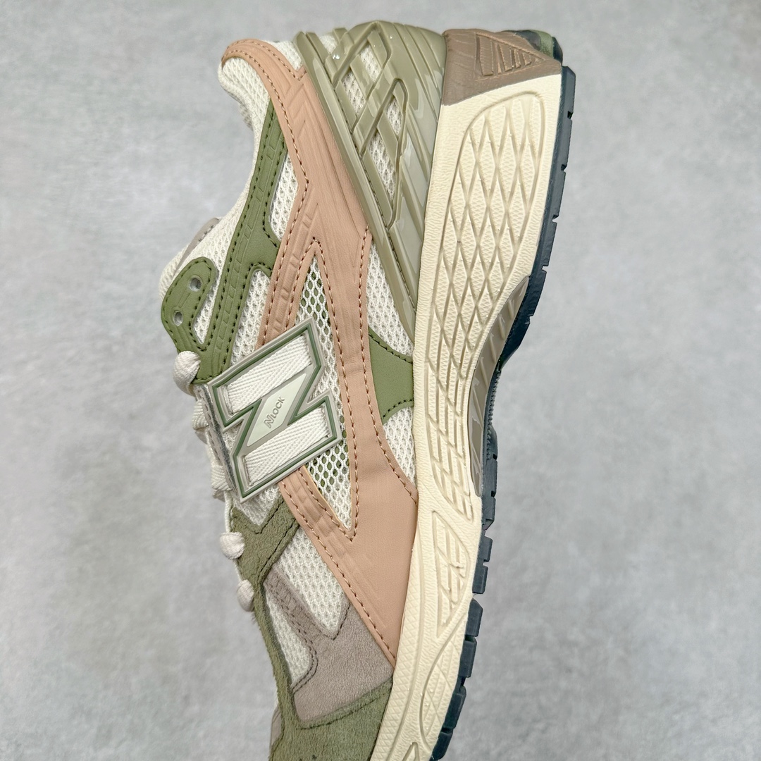 图片[7]-New Balance M1906R NB新百伦系列复古老爹风休闲运动慢跑鞋 采用轻质牛剖革拼接透气网眼衬垫织物鞋面材质 T-Beam大底提供足步弓支撑 保持步态稳定#后跟搭载外露缓震胶 鞋身整体以各种深浅不一的灰色覆盖 鞋头以淡蓝色调装饰，网眼衬垫通过不规律的色块实现做旧的美感 泛黄的鞋底更是进一步增添了复古气息 尺码：36 37 37.5 38 38.5 39.5 40 40.5 41.5 42 42.5 43 44 45-选品中心