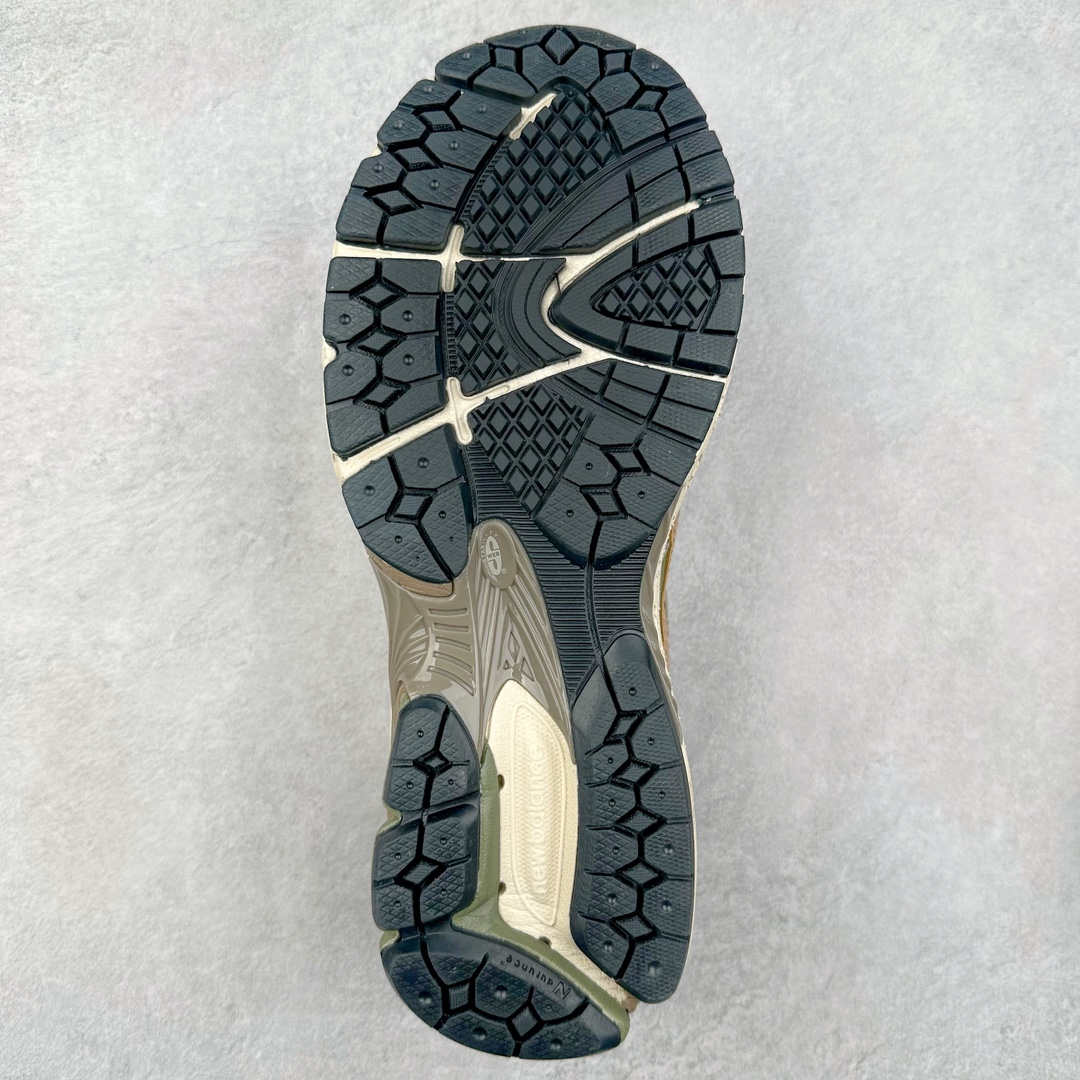 图片[9]-New Balance M1906R NB新百伦系列复古老爹风休闲运动慢跑鞋 采用轻质牛剖革拼接透气网眼衬垫织物鞋面材质 T-Beam大底提供足步弓支撑 保持步态稳定#后跟搭载外露缓震胶 鞋身整体以各种深浅不一的灰色覆盖 鞋头以淡蓝色调装饰，网眼衬垫通过不规律的色块实现做旧的美感 泛黄的鞋底更是进一步增添了复古气息 尺码：36 37 37.5 38 38.5 39.5 40 40.5 41.5 42 42.5 43 44 45-选品中心