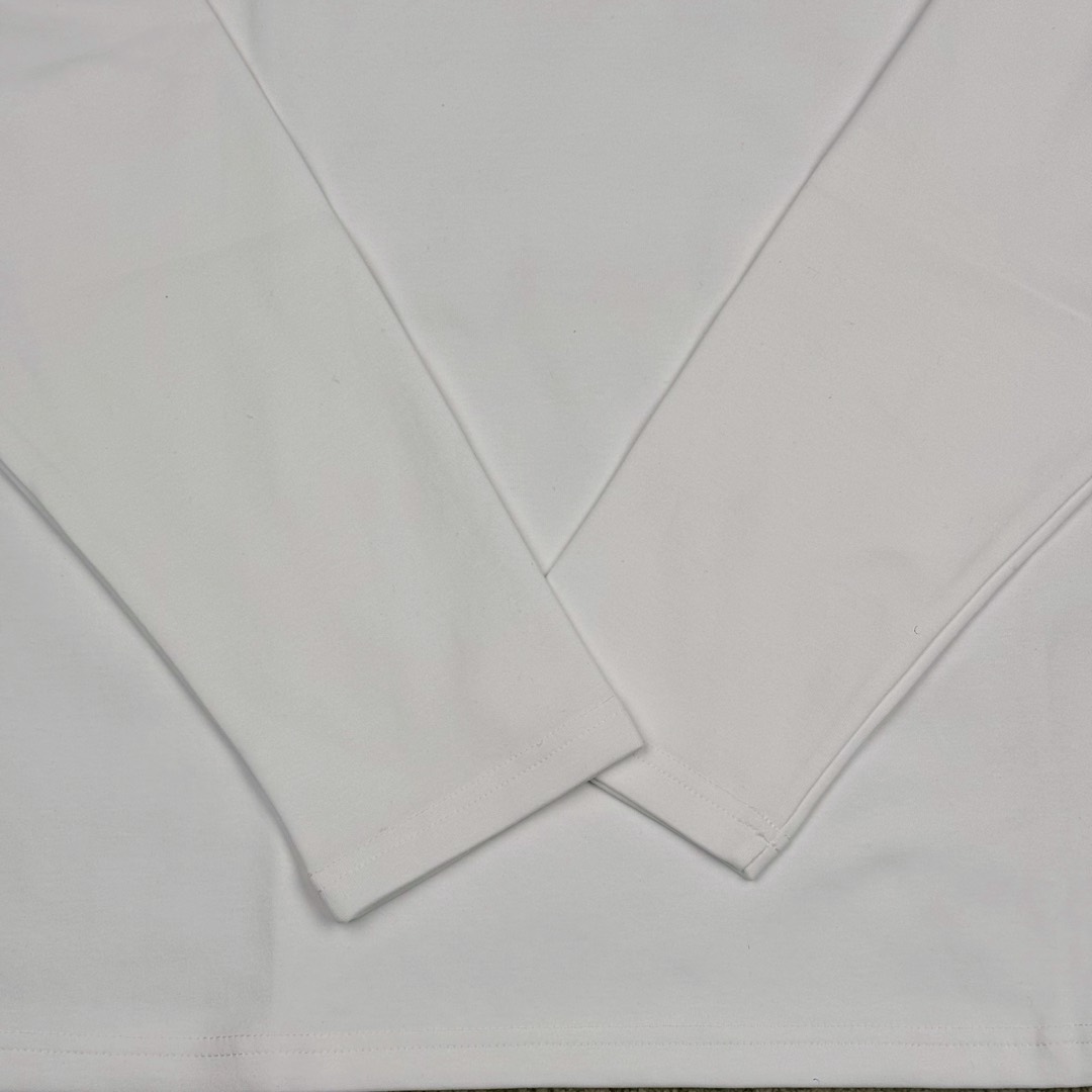 图片[9]-＃GD广顶 MIU MIU SS23 缪缪字母Logo刺绣圆领套头长袖T恤 面料采用340克双面织法长绒棉面料（正反一样舒服）logo开模冲模并非激光烧化有烧焦感 自购特种机刺绣logo非常完美 logo部分为双层面料三标辅料全部定制 尺码：S M L XL-选品中心