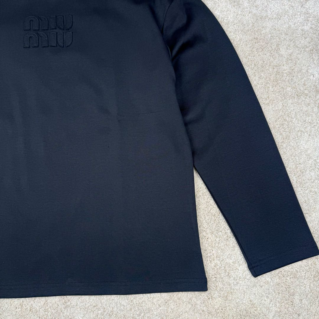 图片[8]-＃GD广顶 MIU MIU SS23 缪缪字母Logo刺绣圆领套头长袖T恤 面料采用340克双面织法长绒棉面料（正反一样舒服）logo开模冲模并非激光烧化有烧焦感 自购特种机刺绣logo非常完美 logo部分为双层面料三标辅料全部定制 尺码：S M L XL-选品中心