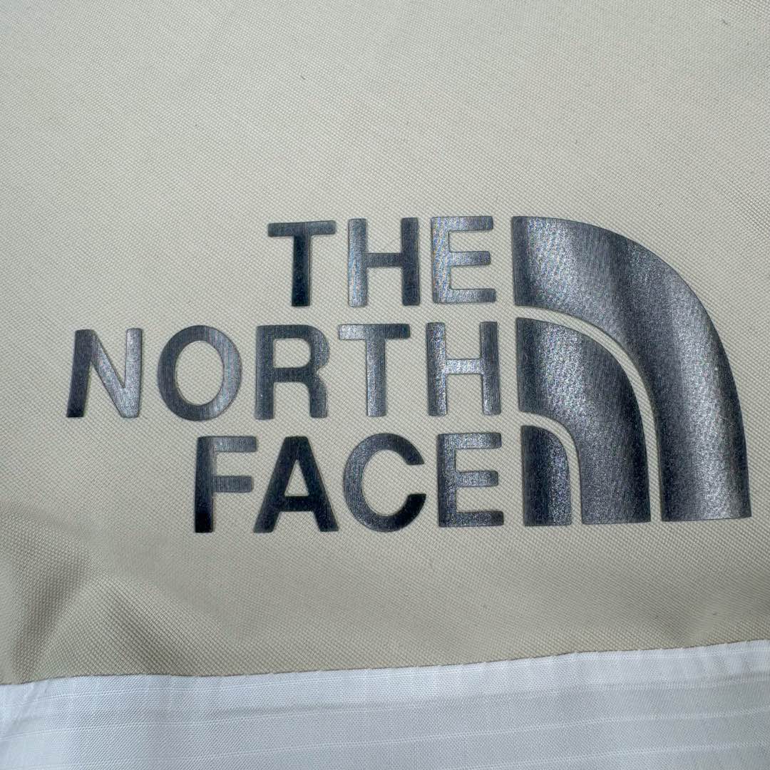 图片[11]-THE NORTH FACE 北面拼色拉链连帽长袖夹克外套羽绒服 The North Face于1966年成立，一直致力于为户外运动员的每一次严酷探索提供专业装备。作为全球户外运动领导品牌，The NorthFace以经过专业运动员测试、适应各类户外需求的产品助力探索者不断超越自我，激发人类潜能。The North Face象征着众多山脉中更冷、更值得挑战的北坡。品牌标志则来自Half Dome，一座位于美国加州Yosemite NationalPark（优胜美地国家公园）里的山峰，中文名字取为「北面」，象征着不畏惧的户外探索精神。1997年，The North Face采用全新的宣传标语「Never Stop Exploring探索永不停止」，体现品牌的探索精神，成为品牌的座右铭。尺码：S M L XL 2XL-选品中心