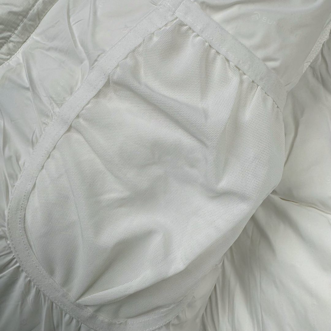 图片[20]-THE NORTH FACE 北面拼色拉链连帽长袖夹克外套羽绒服 The North Face于1966年成立，一直致力于为户外运动员的每一次严酷探索提供专业装备。作为全球户外运动领导品牌，The NorthFace以经过专业运动员测试、适应各类户外需求的产品助力探索者不断超越自我，激发人类潜能。The North Face象征着众多山脉中更冷、更值得挑战的北坡。品牌标志则来自Half Dome，一座位于美国加州Yosemite NationalPark（优胜美地国家公园）里的山峰，中文名字取为「北面」，象征着不畏惧的户外探索精神。1997年，The North Face采用全新的宣传标语「Never Stop Exploring探索永不停止」，体现品牌的探索精神，成为品牌的座右铭。尺码：S M L XL 2XL-选品中心