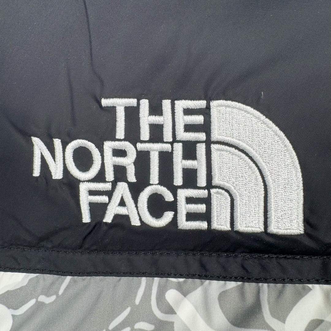 图片[17]-＃TZD TheNorthFace 1996 Nuptse 4NCH 北面拼色户外经典潮牌羽绒服 美国原厂原版数据开版 比例协调、宽松、保暖、时尚 真正原厂内部数据 最大可穿至230斤左右【非市面为节约成本而缩小版型】建议对比尺码表参数 全新进口百灵达绣花机定制万针电绣 采用进口7号针 进口绣线 保证每字饱满、立体、清晰 可称最贵绣标 采用国标90白鸭绒填充 保暖性能更出色 轻便不厚重 压缩后的蓬松度恢复性好 原厂定制40D格子四级防水布料 独家采用原版一致单层布料做法【非市面通货内加胆布】采用单层布料考验了布料及羽绒必须要达标 防止跑绒 并保证手感及膨松度 内里采用尼龙nylon双重双层封禁设计 不会出现任何跑绒现象 内置抽拉绳扣的可调节下摆 可防风防寒 拉链采用吉田YKK原厂定制 刻字清晰 质感完美顺滑 建议比较可供过毒验货 辅料及扣子均采用原版一样铜芯弹簧【非市面铁芯弹簧】可对比了解更多细节 只做市场最高版本 袖口六角扣标志着同步原版一样的六角扣 真正做到和原版一摸一样 不诋毁 不浮夸 真实且不需要太多文案 因为专注 所以专业！ 尺码：XS S M L XL XXL-选品中心