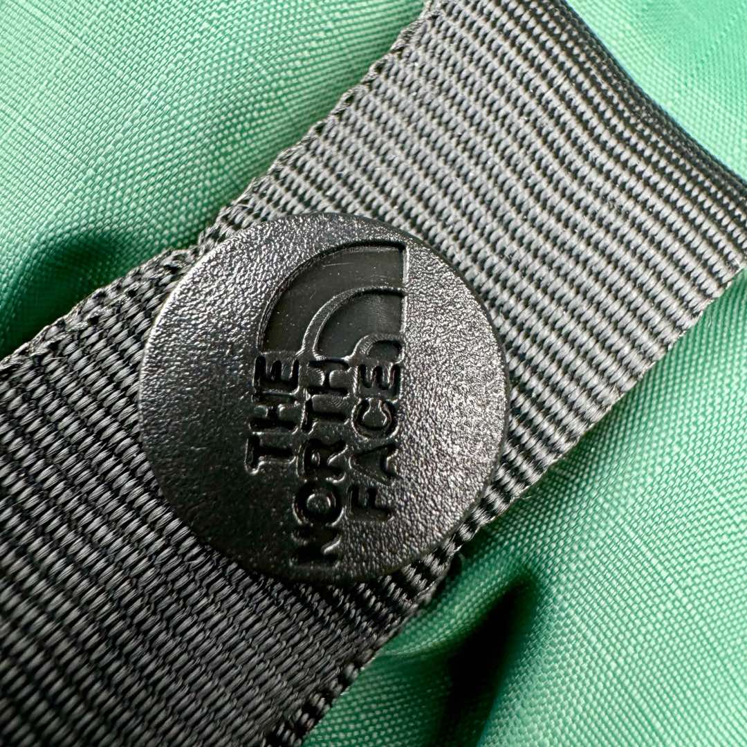 图片[12]-＃TZD TheNorthFace 1996 Nuptse 4NCH 北面拼色户外经典潮牌羽绒服 美国原厂原版数据开版 比例协调、宽松、保暖、时尚 真正原厂内部数据 最大可穿至230斤左右【非市面为节约成本而缩小版型】建议对比尺码表参数 全新进口百灵达绣花机定制万针电绣 采用进口7号针 进口绣线 保证每字饱满、立体、清晰 可称最贵绣标 采用国标90白鸭绒填充 保暖性能更出色 轻便不厚重 压缩后的蓬松度恢复性好 原厂定制40D格子四级防水布料 独家采用原版一致单层布料做法【非市面通货内加胆布】采用单层布料考验了布料及羽绒必须要达标 防止跑绒 并保证手感及膨松度 内里采用尼龙nylon双重双层封禁设计 不会出现任何跑绒现象 内置抽拉绳扣的可调节下摆 可防风防寒 拉链采用吉田YKK原厂定制 刻字清晰 质感完美顺滑 建议比较可供过毒验货 辅料及扣子均采用原版一样铜芯弹簧【非市面铁芯弹簧】可对比了解更多细节 只做市场最高版本 袖口六角扣标志着同步原版一样的六角扣 真正做到和原版一摸一样 不诋毁 不浮夸 真实且不需要太多文案 因为专注 所以专业！ 尺码：XS S M L XL XXL-选品中心