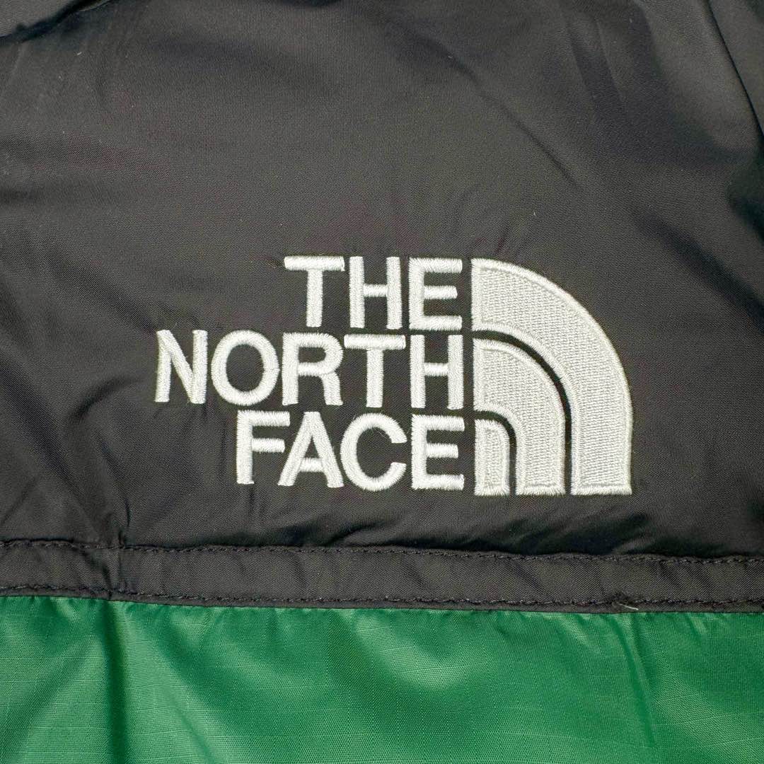 图片[13]-＃TZD TheNorthFace 1996 Nuptse 4NCH 北面拼色户外经典潮牌羽绒服 美国原厂原版数据开版 比例协调、宽松、保暖、时尚 真正原厂内部数据 最大可穿至230斤左右【非市面为节约成本而缩小版型】建议对比尺码表参数 全新进口百灵达绣花机定制万针电绣 采用进口7号针 进口绣线 保证每字饱满、立体、清晰 可称最贵绣标 采用国标90白鸭绒填充 保暖性能更出色 轻便不厚重 压缩后的蓬松度恢复性好 原厂定制40D格子四级防水布料 独家采用原版一致单层布料做法【非市面通货内加胆布】采用单层布料考验了布料及羽绒必须要达标 防止跑绒 并保证手感及膨松度 内里采用尼龙nylon双重双层封禁设计 不会出现任何跑绒现象 内置抽拉绳扣的可调节下摆 可防风防寒 拉链采用吉田YKK原厂定制 刻字清晰 质感完美顺滑 建议比较可供过毒验货 辅料及扣子均采用原版一样铜芯弹簧【非市面铁芯弹簧】可对比了解更多细节 只做市场最高版本 袖口六角扣标志着同步原版一样的六角扣 真正做到和原版一摸一样 不诋毁 不浮夸 真实且不需要太多文案 因为专注 所以专业！ 尺码：XS S M L XL XXL-选品中心