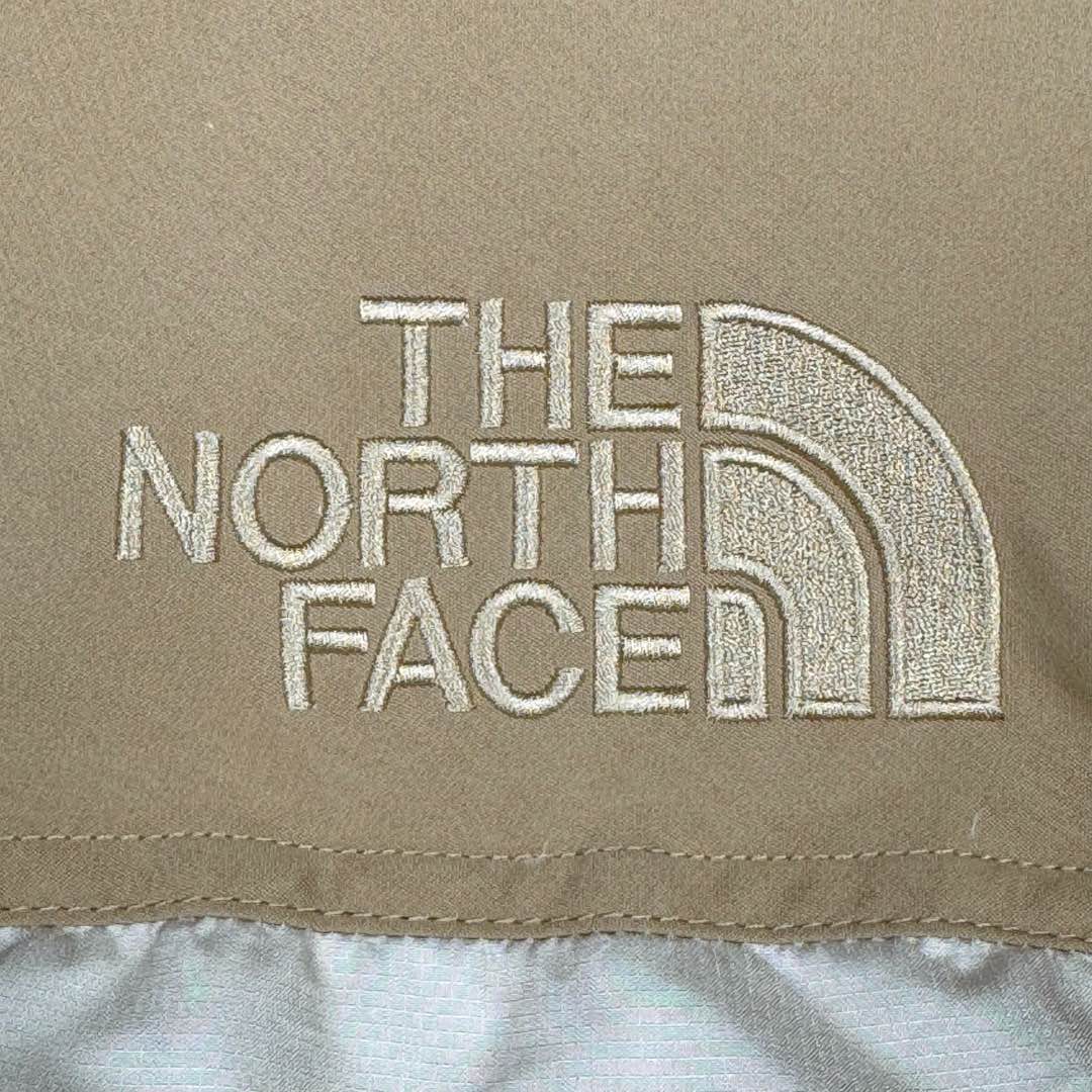 图片[12]-＃TZD TheNorthFace 1996 Nuptse 4NCH 北面拼色户外经典潮牌羽绒服 美国原厂原版数据开版 比例协调、宽松、保暖、时尚 真正原厂内部数据 最大可穿至230斤左右【非市面为节约成本而缩小版型】建议对比尺码表参数 全新进口百灵达绣花机定制万针电绣 采用进口7号针 进口绣线 保证每字饱满、立体、清晰 可称最贵绣标 采用国标90白鸭绒填充 保暖性能更出色 轻便不厚重 压缩后的蓬松度恢复性好 原厂定制40D格子四级防水布料 独家采用原版一致单层布料做法【非市面通货内加胆布】采用单层布料考验了布料及羽绒必须要达标 防止跑绒 并保证手感及膨松度 内里采用尼龙nylon双重双层封禁设计 不会出现任何跑绒现象 内置抽拉绳扣的可调节下摆 可防风防寒 拉链采用吉田YKK原厂定制 刻字清晰 质感完美顺滑 建议比较可供过毒验货 辅料及扣子均采用原版一样铜芯弹簧【非市面铁芯弹簧】可对比了解更多细节 只做市场最高版本 袖口六角扣标志着同步原版一样的六角扣 真正做到和原版一摸一样 不诋毁 不浮夸 真实且不需要太多文案 因为专注 所以专业！ 尺码：XS S M L XL XXL-选品中心