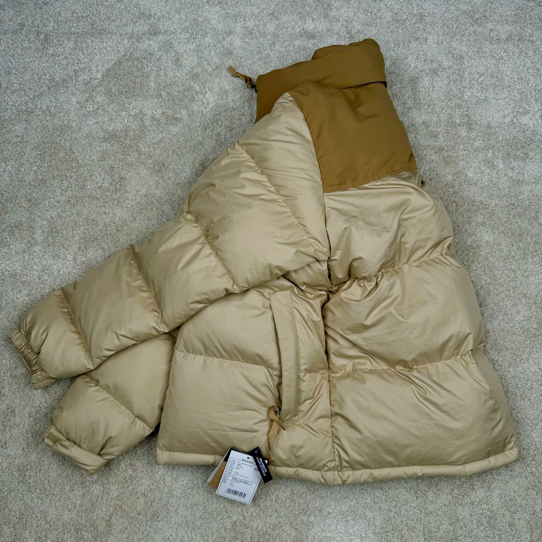 图片[4]-＃TZD TheNorthFace 1996 Nuptse 4NCH 北面拼色户外经典潮牌羽绒服 美国原厂原版数据开版 比例协调、宽松、保暖、时尚 真正原厂内部数据 最大可穿至230斤左右【非市面为节约成本而缩小版型】建议对比尺码表参数 全新进口百灵达绣花机定制万针电绣 采用进口7号针 进口绣线 保证每字饱满、立体、清晰 可称最贵绣标 采用国标90白鸭绒填充 保暖性能更出色 轻便不厚重 压缩后的蓬松度恢复性好 原厂定制40D格子四级防水布料 独家采用原版一致单层布料做法【非市面通货内加胆布】采用单层布料考验了布料及羽绒必须要达标 防止跑绒 并保证手感及膨松度 内里采用尼龙nylon双重双层封禁设计 不会出现任何跑绒现象 内置抽拉绳扣的可调节下摆 可防风防寒 拉链采用吉田YKK原厂定制 刻字清晰 质感完美顺滑 建议比较可供过毒验货 辅料及扣子均采用原版一样铜芯弹簧【非市面铁芯弹簧】可对比了解更多细节 只做市场最高版本 袖口六角扣标志着同步原版一样的六角扣 真正做到和原版一摸一样 不诋毁 不浮夸 真实且不需要太多文案 因为专注 所以专业！ 尺码：XS S M L XL XXL-选品中心