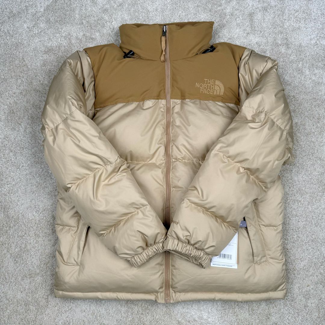 图片[2]-＃TZD TheNorthFace 1996 Nuptse 4NCH 北面拼色户外经典潮牌羽绒服 美国原厂原版数据开版 比例协调、宽松、保暖、时尚 真正原厂内部数据 最大可穿至230斤左右【非市面为节约成本而缩小版型】建议对比尺码表参数 全新进口百灵达绣花机定制万针电绣 采用进口7号针 进口绣线 保证每字饱满、立体、清晰 可称最贵绣标 采用国标90白鸭绒填充 保暖性能更出色 轻便不厚重 压缩后的蓬松度恢复性好 原厂定制40D格子四级防水布料 独家采用原版一致单层布料做法【非市面通货内加胆布】采用单层布料考验了布料及羽绒必须要达标 防止跑绒 并保证手感及膨松度 内里采用尼龙nylon双重双层封禁设计 不会出现任何跑绒现象 内置抽拉绳扣的可调节下摆 可防风防寒 拉链采用吉田YKK原厂定制 刻字清晰 质感完美顺滑 建议比较可供过毒验货 辅料及扣子均采用原版一样铜芯弹簧【非市面铁芯弹簧】可对比了解更多细节 只做市场最高版本 袖口六角扣标志着同步原版一样的六角扣 真正做到和原版一摸一样 不诋毁 不浮夸 真实且不需要太多文案 因为专注 所以专业！ 尺码：XS S M L XL XXL-选品中心