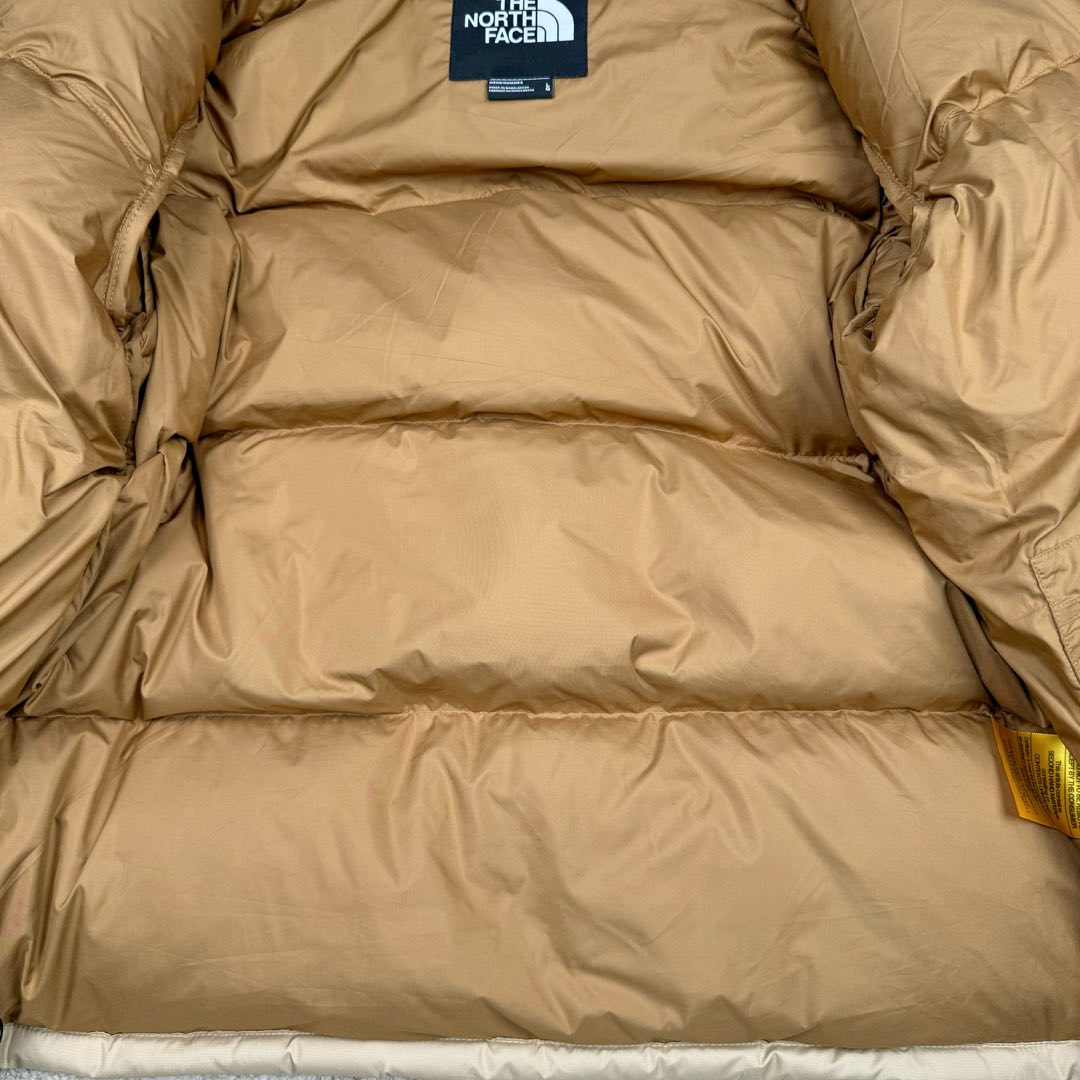 图片[16]-＃TZD TheNorthFace 1996 Nuptse 4NCH 北面拼色户外经典潮牌羽绒服 美国原厂原版数据开版 比例协调、宽松、保暖、时尚 真正原厂内部数据 最大可穿至230斤左右【非市面为节约成本而缩小版型】建议对比尺码表参数 全新进口百灵达绣花机定制万针电绣 采用进口7号针 进口绣线 保证每字饱满、立体、清晰 可称最贵绣标 采用国标90白鸭绒填充 保暖性能更出色 轻便不厚重 压缩后的蓬松度恢复性好 原厂定制40D格子四级防水布料 独家采用原版一致单层布料做法【非市面通货内加胆布】采用单层布料考验了布料及羽绒必须要达标 防止跑绒 并保证手感及膨松度 内里采用尼龙nylon双重双层封禁设计 不会出现任何跑绒现象 内置抽拉绳扣的可调节下摆 可防风防寒 拉链采用吉田YKK原厂定制 刻字清晰 质感完美顺滑 建议比较可供过毒验货 辅料及扣子均采用原版一样铜芯弹簧【非市面铁芯弹簧】可对比了解更多细节 只做市场最高版本 袖口六角扣标志着同步原版一样的六角扣 真正做到和原版一摸一样 不诋毁 不浮夸 真实且不需要太多文案 因为专注 所以专业！ 尺码：XS S M L XL XXL-选品中心