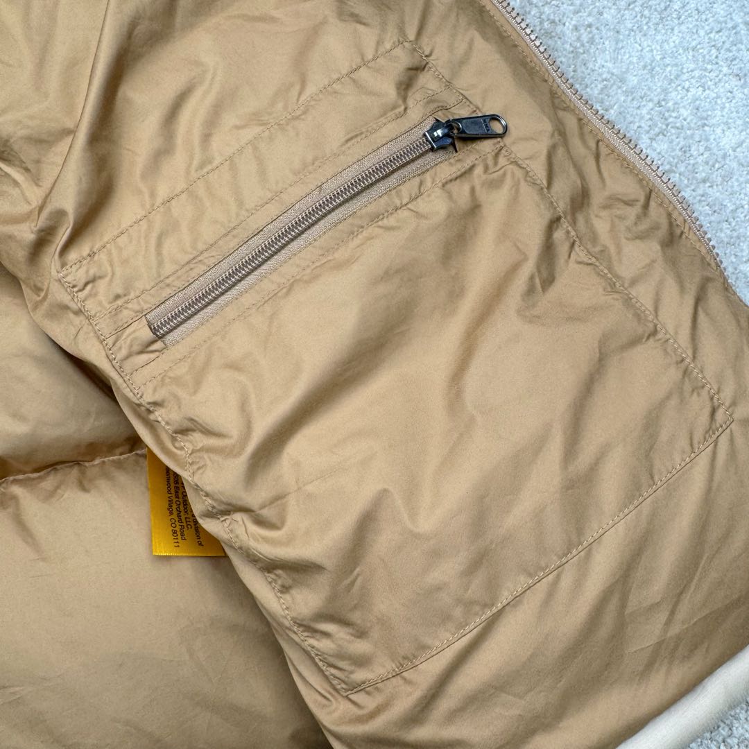 图片[15]-＃TZD TheNorthFace 1996 Nuptse 4NCH 北面拼色户外经典潮牌羽绒服 美国原厂原版数据开版 比例协调、宽松、保暖、时尚 真正原厂内部数据 最大可穿至230斤左右【非市面为节约成本而缩小版型】建议对比尺码表参数 全新进口百灵达绣花机定制万针电绣 采用进口7号针 进口绣线 保证每字饱满、立体、清晰 可称最贵绣标 采用国标90白鸭绒填充 保暖性能更出色 轻便不厚重 压缩后的蓬松度恢复性好 原厂定制40D格子四级防水布料 独家采用原版一致单层布料做法【非市面通货内加胆布】采用单层布料考验了布料及羽绒必须要达标 防止跑绒 并保证手感及膨松度 内里采用尼龙nylon双重双层封禁设计 不会出现任何跑绒现象 内置抽拉绳扣的可调节下摆 可防风防寒 拉链采用吉田YKK原厂定制 刻字清晰 质感完美顺滑 建议比较可供过毒验货 辅料及扣子均采用原版一样铜芯弹簧【非市面铁芯弹簧】可对比了解更多细节 只做市场最高版本 袖口六角扣标志着同步原版一样的六角扣 真正做到和原版一摸一样 不诋毁 不浮夸 真实且不需要太多文案 因为专注 所以专业！ 尺码：XS S M L XL XXL-选品中心