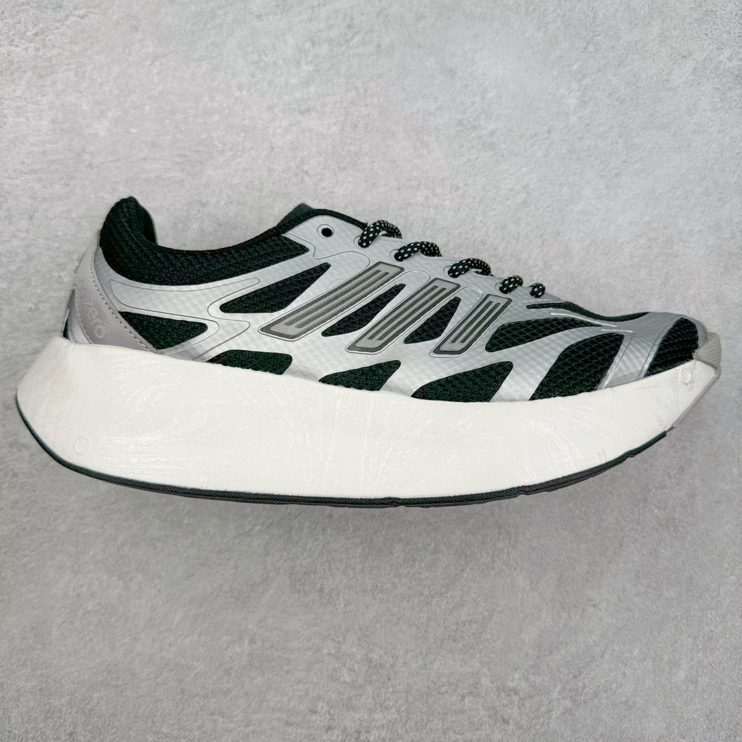 AD Adizero Aruku 全新跑鞋 JQ5658 以永动机为灵感的前卫造型 以及时下流行的厚底设定 让人无比期待 “Aruku” 在日文中是行走的意思 昭示了这是一双定位于大众日常训练或慢跑的鞋款 黑、白、红三色的撞色外观 搭配街头感、现代感十足的鞋面线条勾勒 格外引人注目 搭配丰沛的全新 Swirlfoam 泡棉厚底 虽然不像顶级竞速跑鞋那般极致 但也将日常舒适和时尚颜值平衡到位 尺码：36 36.5 37.5 38 38.5 39 40 40.5 41 42 42.5 43 44 44.5 45-选品中心