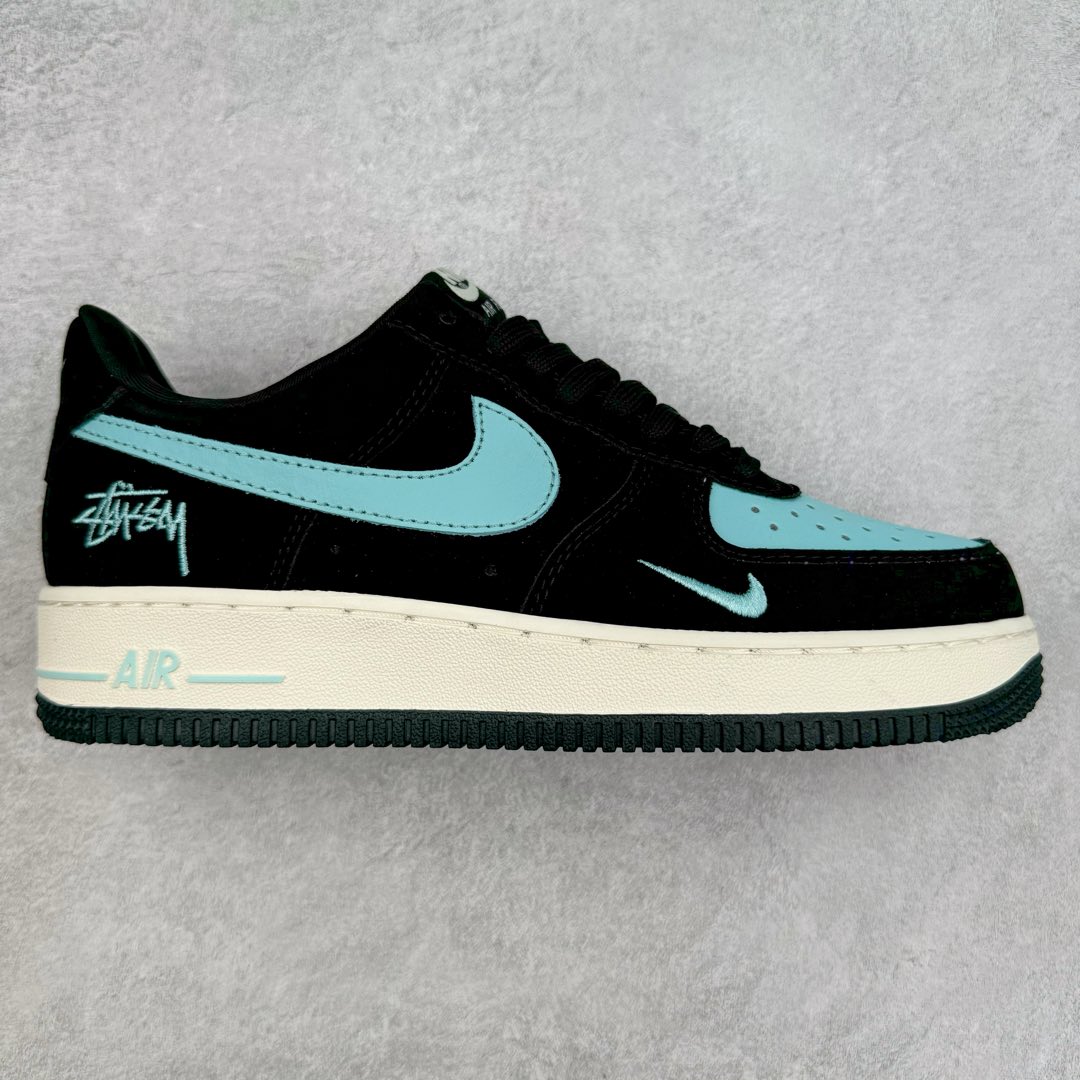 NK Air Force 1´07 Low 空军一号低帮百搭休闲运动板鞋 KK1988-030 柔软、弹性十足的缓震性能和出色的中底设计 横跨复古与现代的外型结合 造就出风靡全球 三十多年的Force 1 直到今天还深受青睐 尺码：36 36.5 37.5 38 38.5 39 40 40.5 41 42 42.5 43 44 44.5 45-选品中心