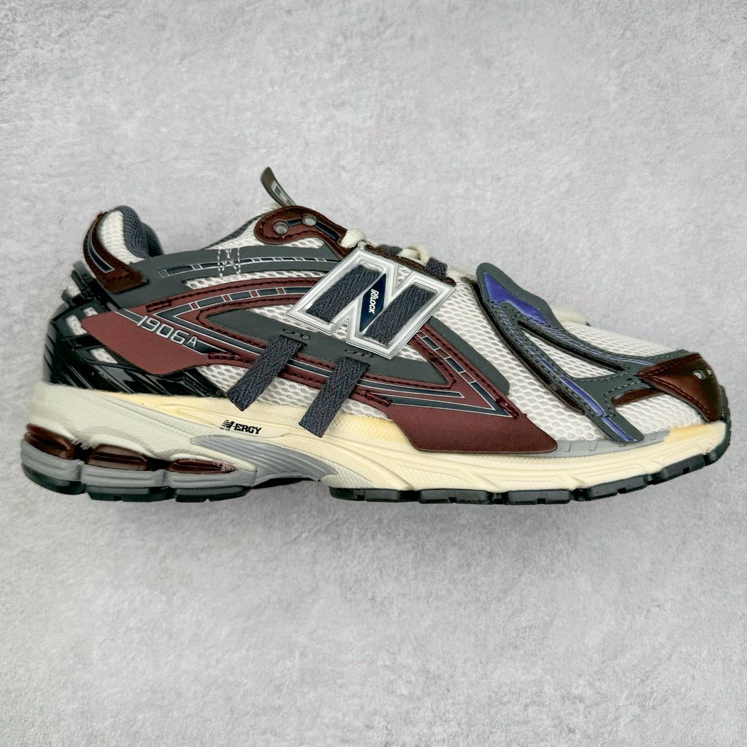 ＃M3纯原 New Balance M1906R NB新百伦系列复古老爹风休闲运动慢跑鞋 日韩出口特供订单 全网最全配色 配套商长期套现长期补货 全新货品 正常出厂触屏不到的单价 超级跑量款 全套原楦原纸板原厂数据开发 进口三明治网面 原装进口翻毛皮料正确绒感卡色 正确中底拉帮中底网布细节 采用轻质牛剖革拼接透气网眼衬垫织物鞋面材质 T-Beam大底提供足步弓支撑 保持步态稳定 后跟搭载外露缓震胶 鞋身整体以各种深浅不一的灰色覆盖 鞋头以淡蓝色调装饰 网眼衬垫通过不规律的色块实现做旧的美感 泛黄的鞋底更是进一步增添了复古气息 尺码：36 37 37.5 38 38.5 39.5 40 40.5 41.5 42 42.5 43 44 45-选品中心