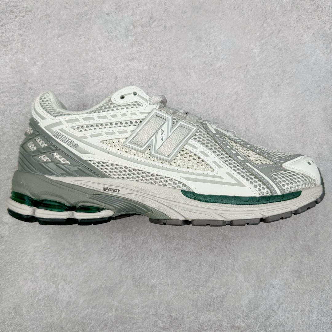 ＃M3纯原 New Balance M1906R NB新百伦系列复古老爹风休闲运动慢跑鞋 日韩出口特供订单 全网最全配色 配套商长期套现长期补货 全新货品 正常出厂触屏不到的单价 超级跑量款 全套原楦原纸板原厂数据开发 进口三明治网面 原装进口翻毛皮料正确绒感卡色 正确中底拉帮中底网布细节 采用轻质牛剖革拼接透气网眼衬垫织物鞋面材质 T-Beam大底提供足步弓支撑 保持步态稳定 后跟搭载外露缓震胶 鞋身整体以各种深浅不一的灰色覆盖 鞋头以淡蓝色调装饰 网眼衬垫通过不规律的色块实现做旧的美感 泛黄的鞋底更是进一步增添了复古气息 尺码：36 37 37.5 38 38.5 39.5 40 40.5 41.5 42 42.5 43 44 45-选品中心