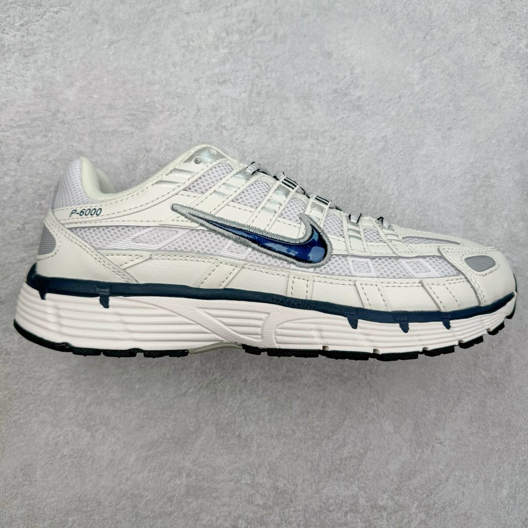 NK P-6000 系列低帮复古老爹风休闲运动舒适慢跑鞋 融合 Pegasus 过往运动鞋设计 助力 21 世纪早期跑步运动跃升时尚新高度 采用透气网眼布、运动风格线条和耐穿覆面 兼具吸睛外观和舒适感受 中底泡绵以田径赛道为灵感 打造厚实设计 缔造出众缓震性能 尺码：36 36.5 37.5 38 38.5 39 40 40.5 41 42 42.5 43 44 44.5 45-选品中心