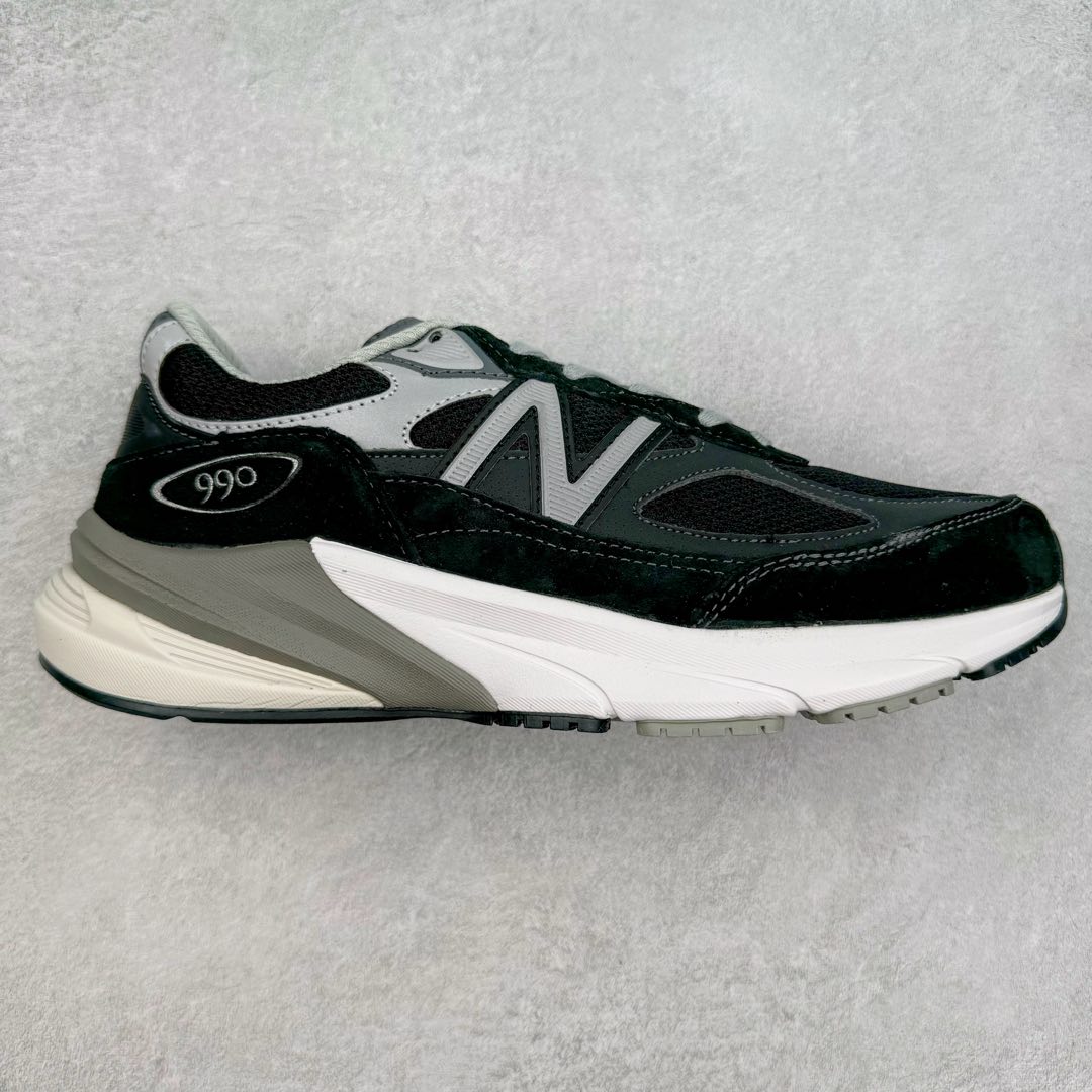 图片[11]-＃K版纯原 New Balance M990GL6 新百伦NB990V6 第六代总统复古慢跑鞋 这是一双极具现代感设计的复古跑鞋 990v6 鞋面大部分面积依旧采用麂皮和织物材质覆盖 从各种细节上看也还是有点 990v5 的影子 但相比 990v5 990v6 鞋面各种材质的拼接会更加复杂 这次 990v6 最大的改变相信大家应该也发现了 就是看上去貌似比 990v4 和 990v5 两代鞋款加起来还要厚的鞋底 其实这是 New Balance 首次采用的三重缓震组合鞋底 除了之前就有的 ABZORB 缓震科技和 ENCAP 中底 这次新加入了 FuelCell 缓震科技 看来舒适度和增高度 都要更上一层楼呀 990v6 的侧标 Logo 设计少见地没有印在绒面皮革上 而是置于网眼面料以及横跨鞋身的皮革织带之上 同时鞋舌上的标签设计并没有延用此前 990v4 和 990v5 采用的样式设计 而是采用了一种新的类似于三角徽章的设计 所以对于鞋款上的更新变化 既有延续经典的设计 也有创新性的改变 尺码：36 37 37.5 38 38.5 39 40 40.5 41.5 42 42.5 43 44 44.5 45-选品中心